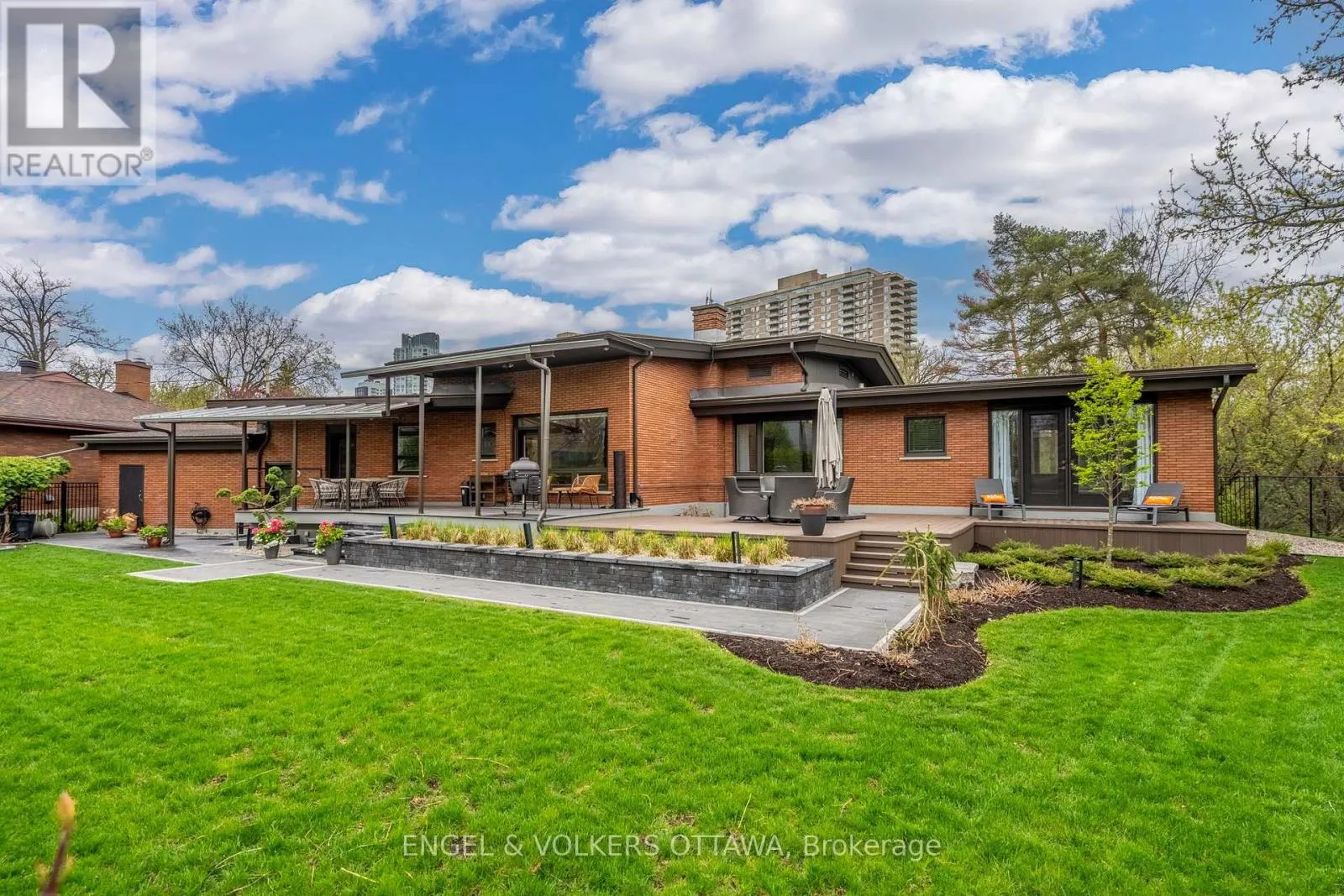165 ISLAND PARK DRIVE