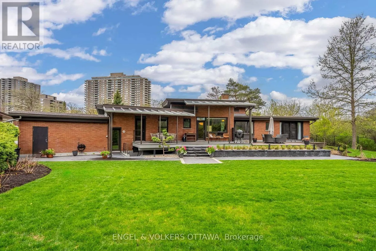 165 ISLAND PARK DRIVE