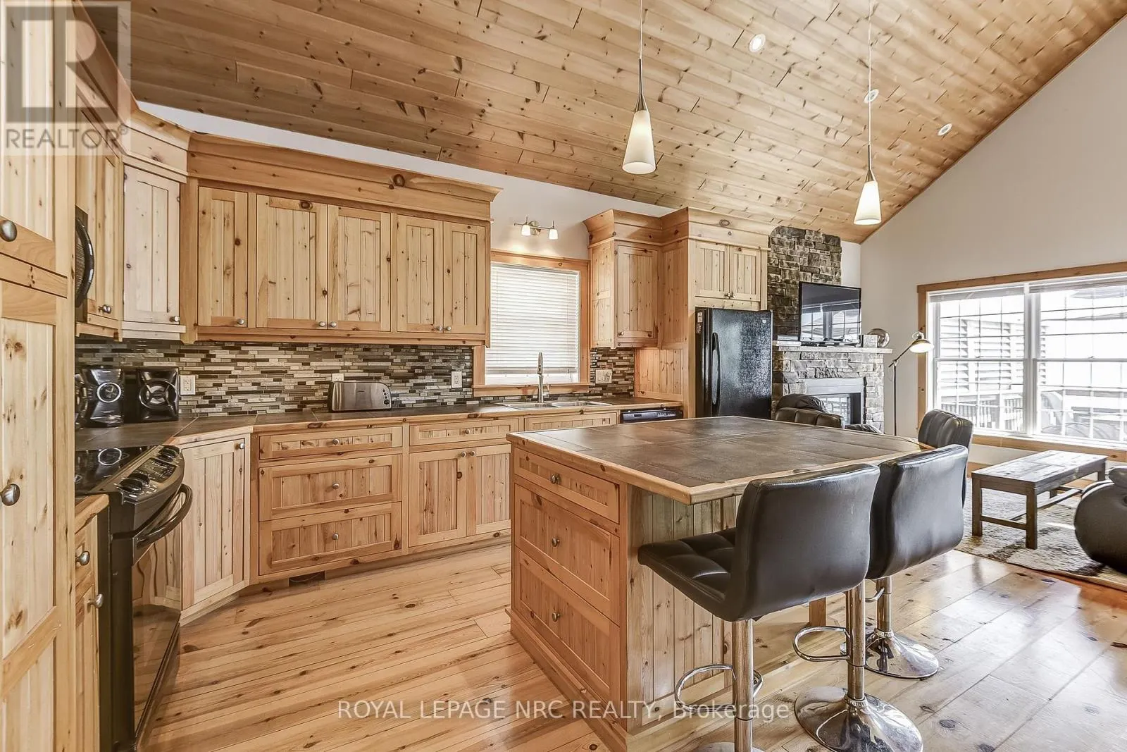 10849 LAKESHORE ROAD W
