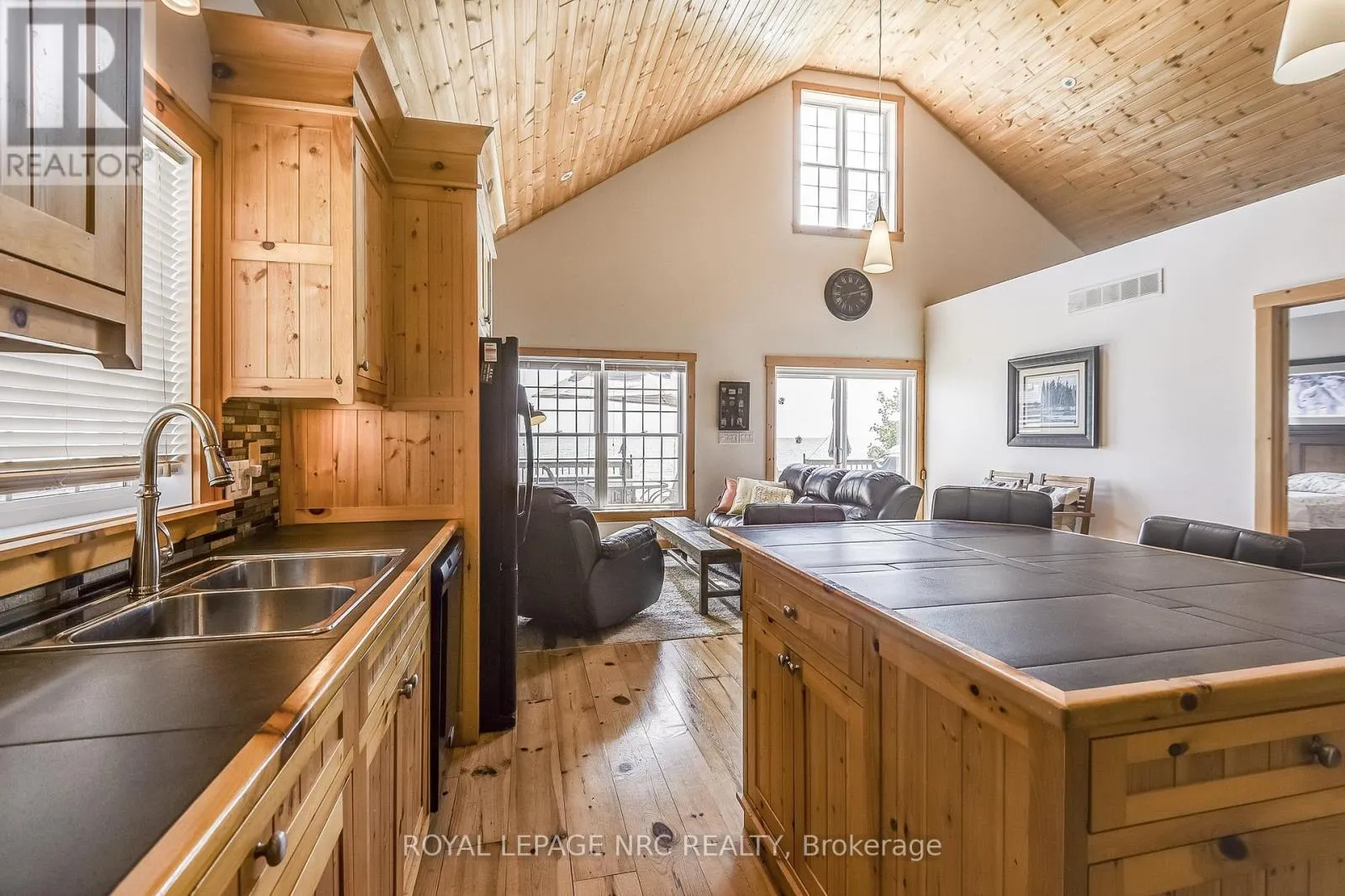 10849 LAKESHORE ROAD W