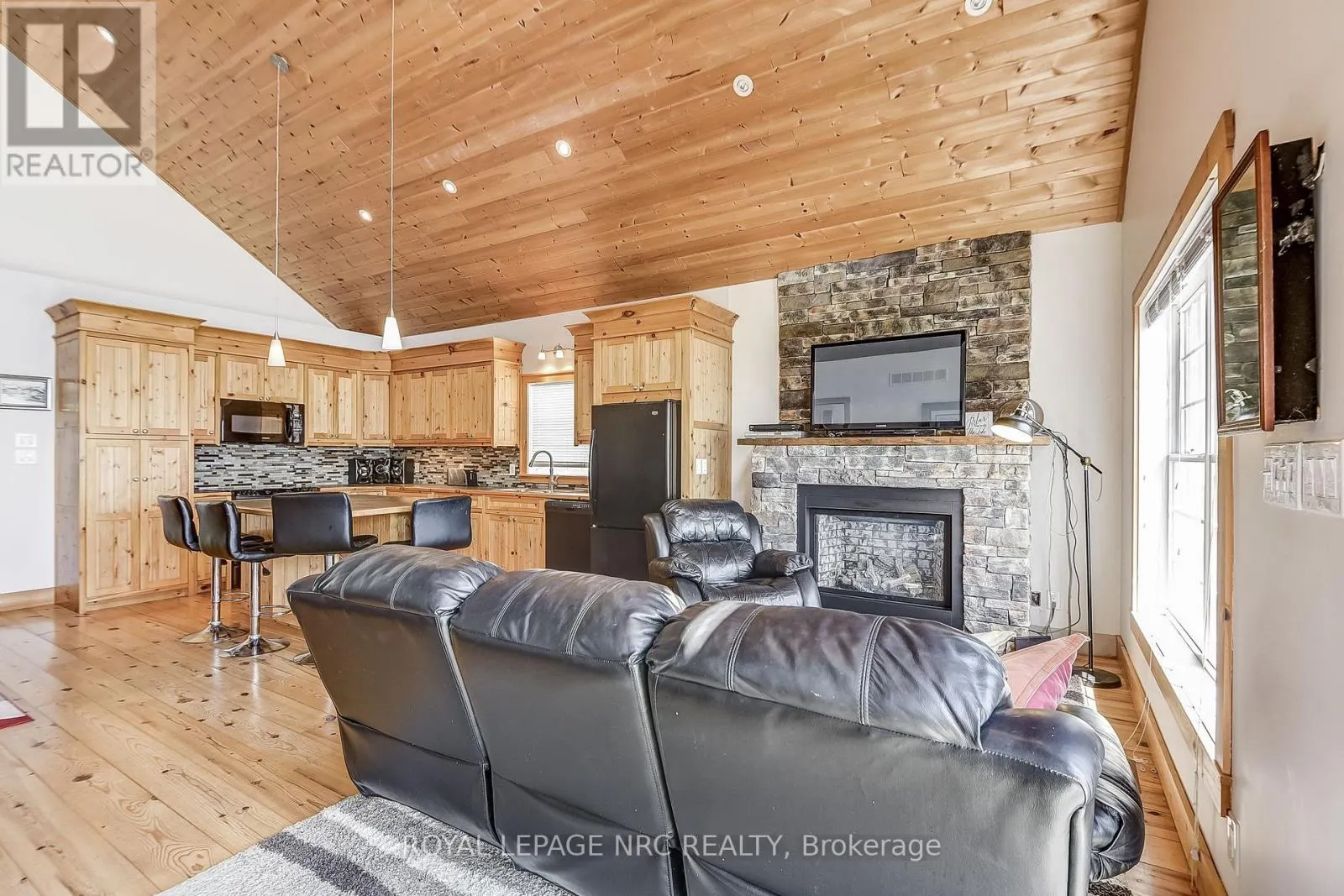 10849 LAKESHORE ROAD W