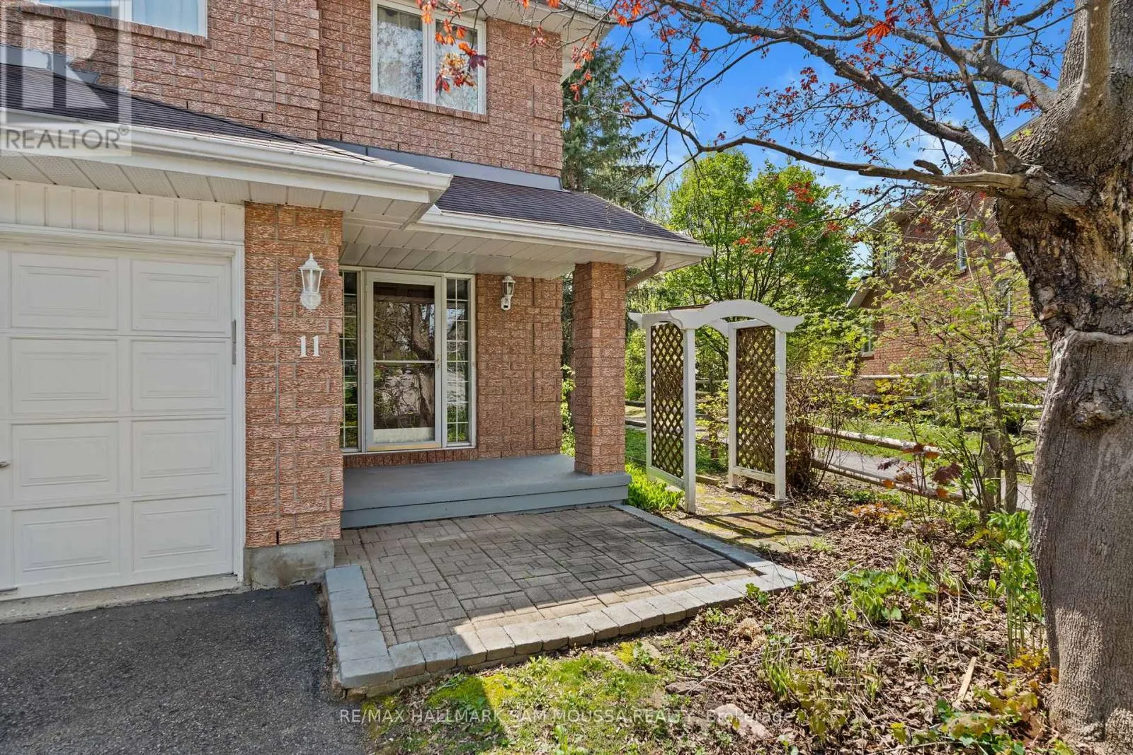 11 HIGHMONT COURT