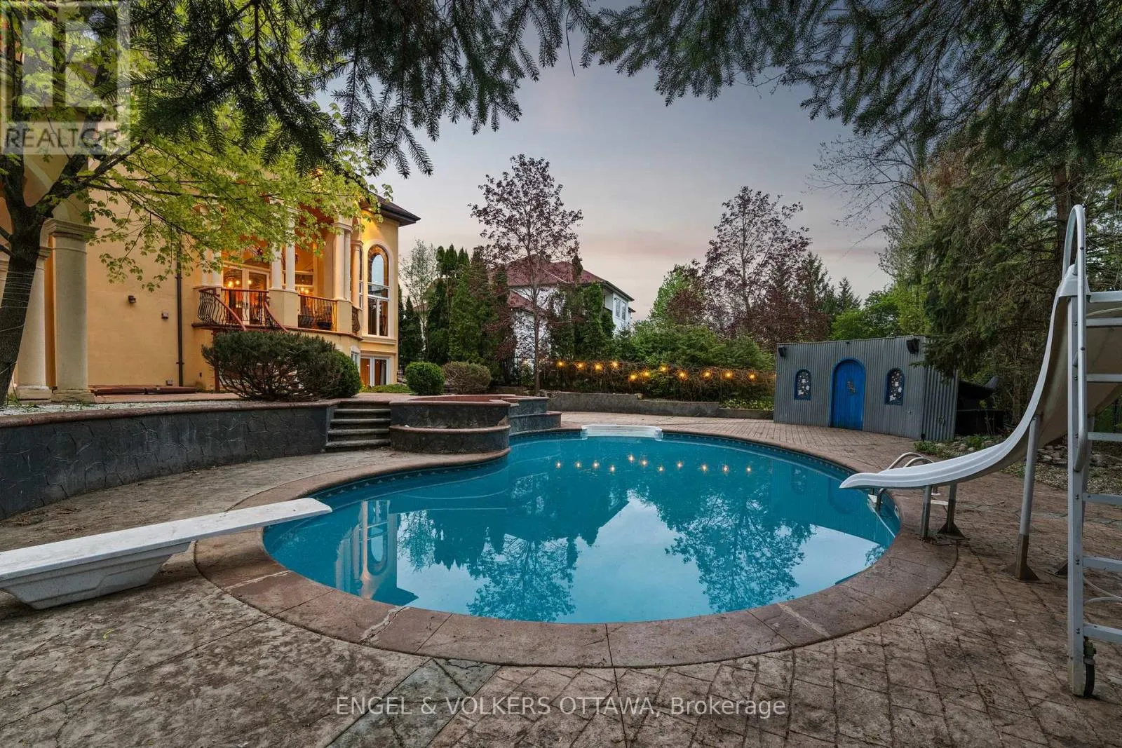 6 CYPRESS GARDENS