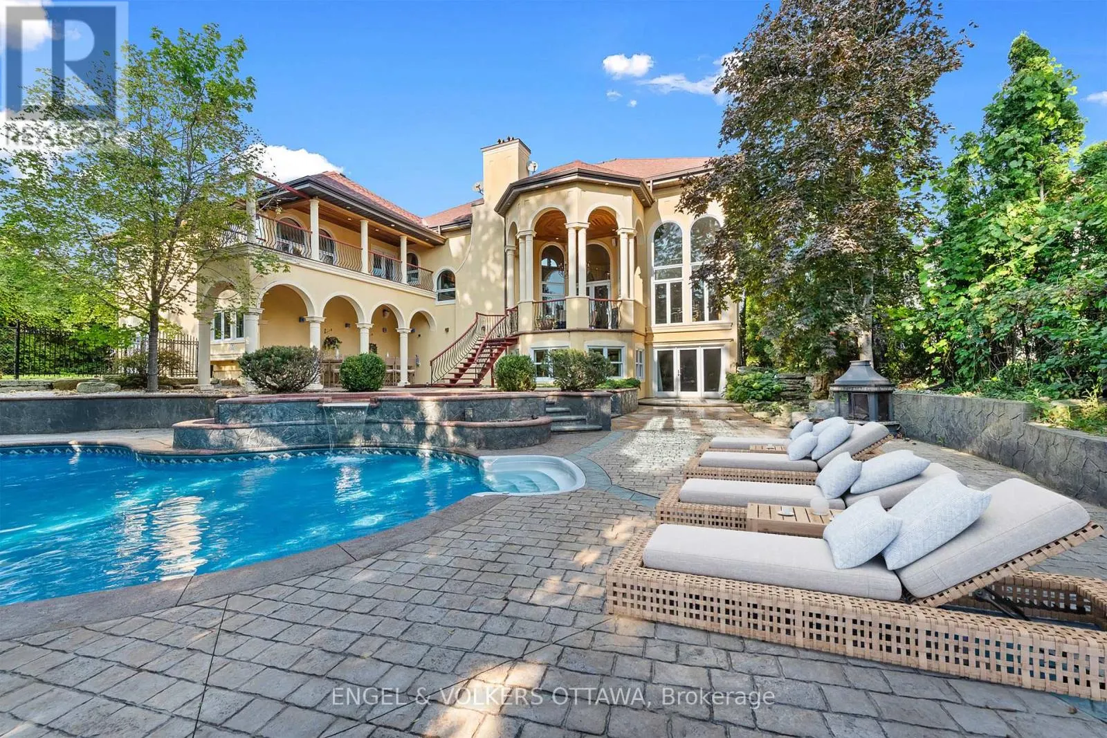 6 CYPRESS GARDENS
