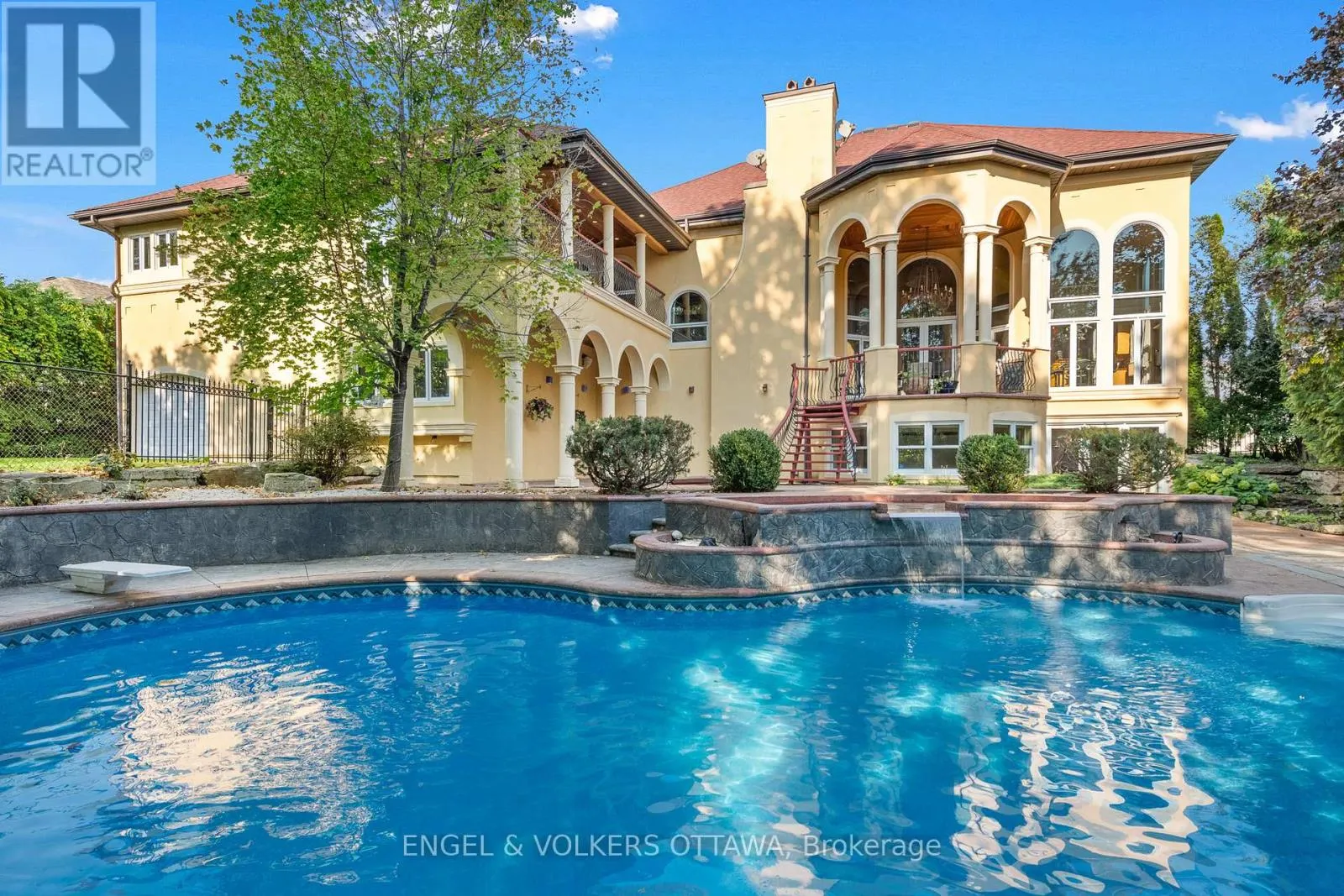 6 CYPRESS GARDENS
