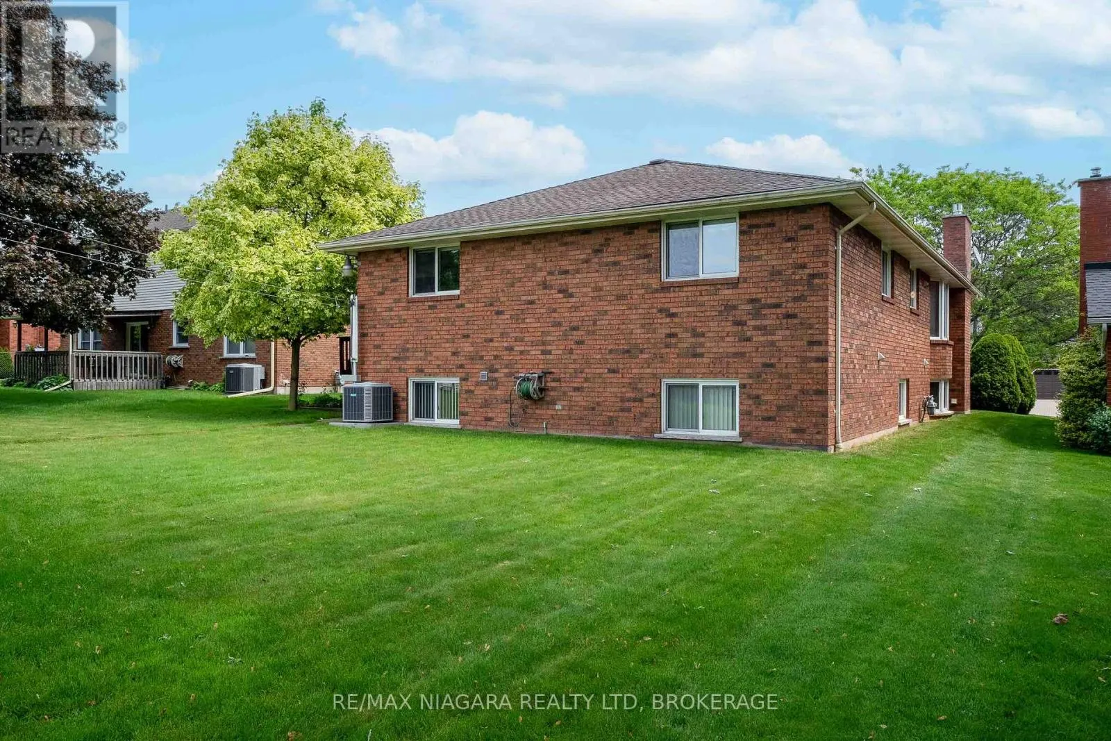 12 FERN GATE