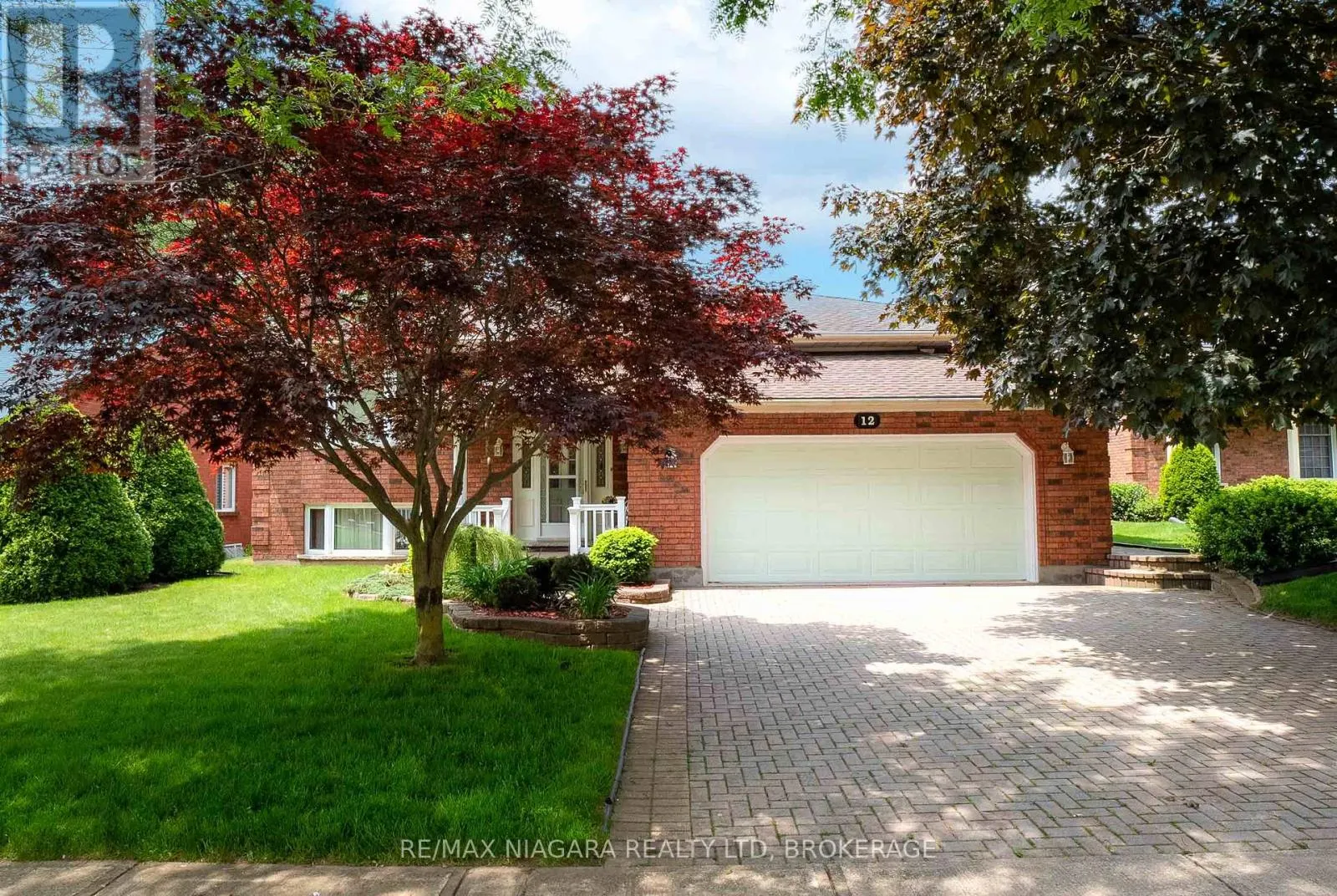 12 FERN GATE