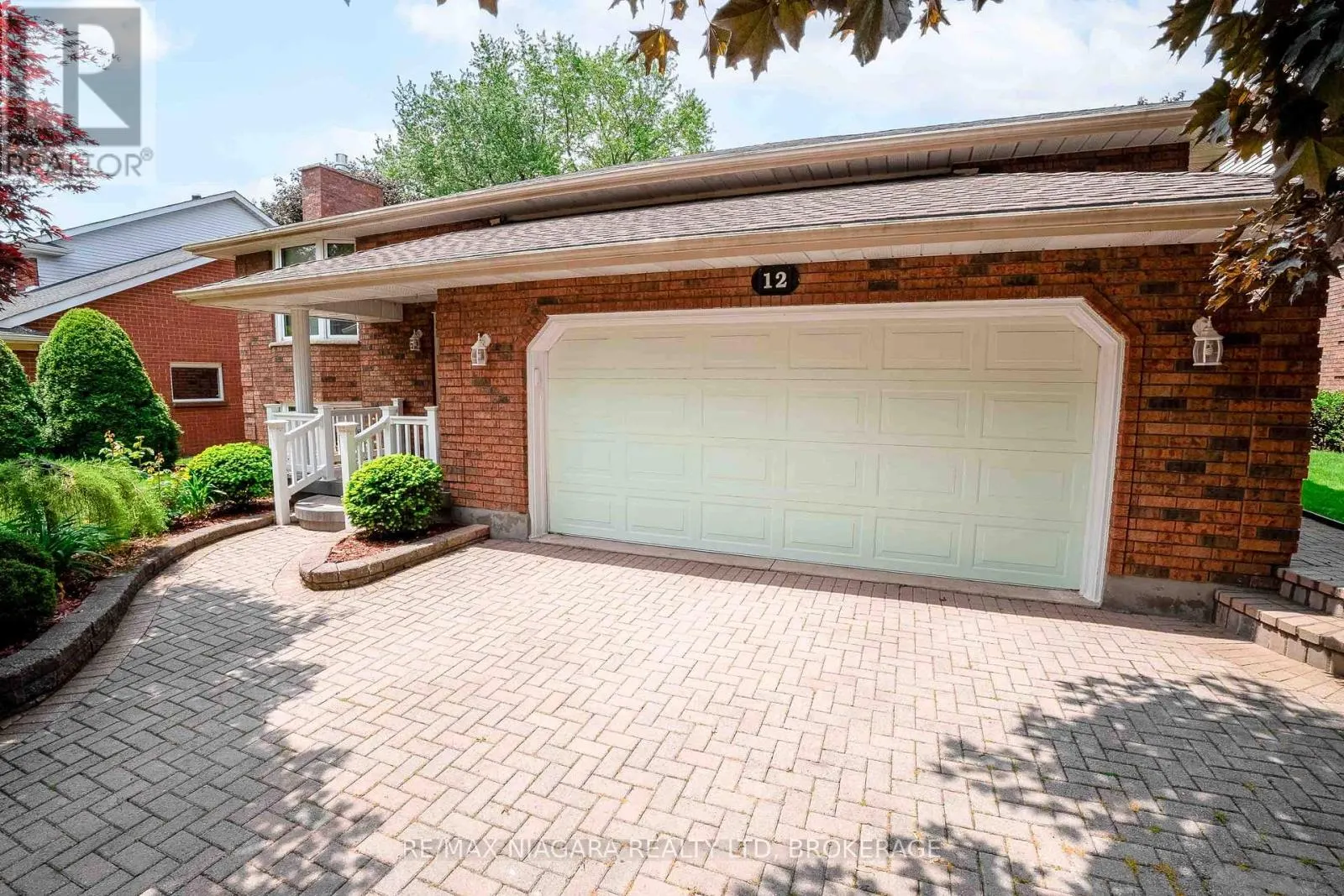 12 FERN GATE