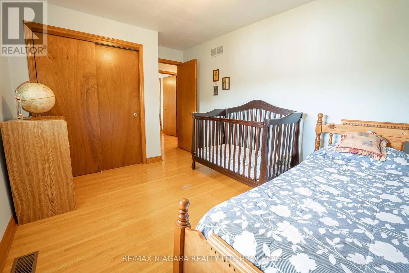 12 FERN GATE