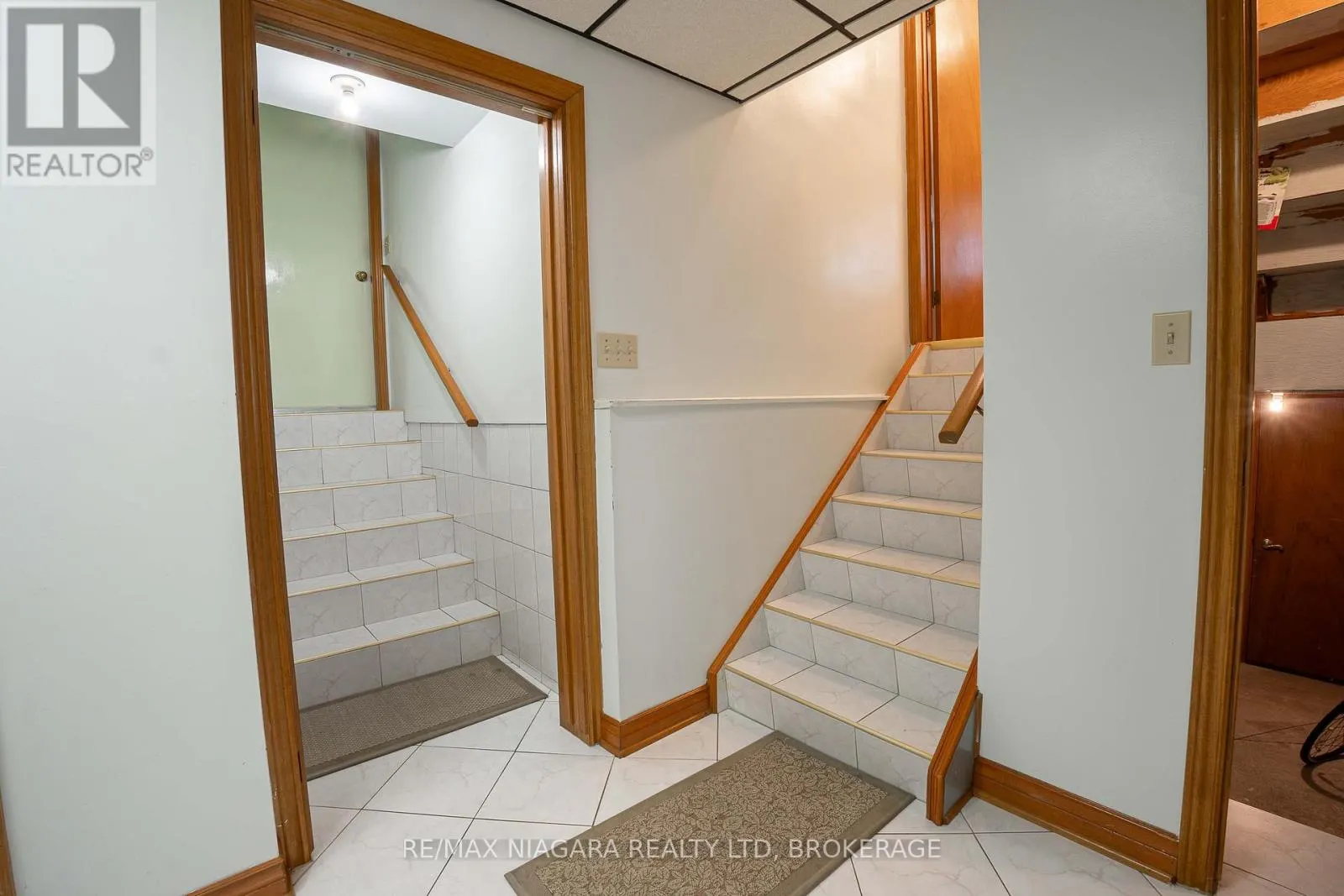 12 FERN GATE