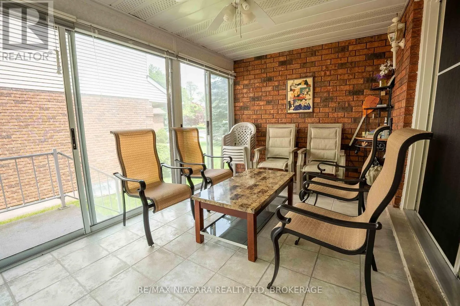 12 FERN GATE