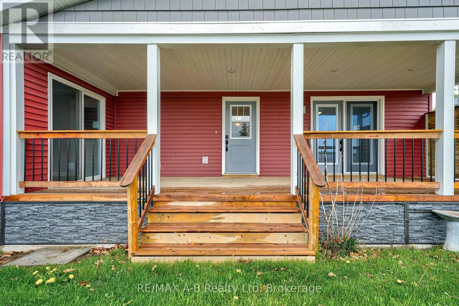 975 - 316489 31ST LINE, #975