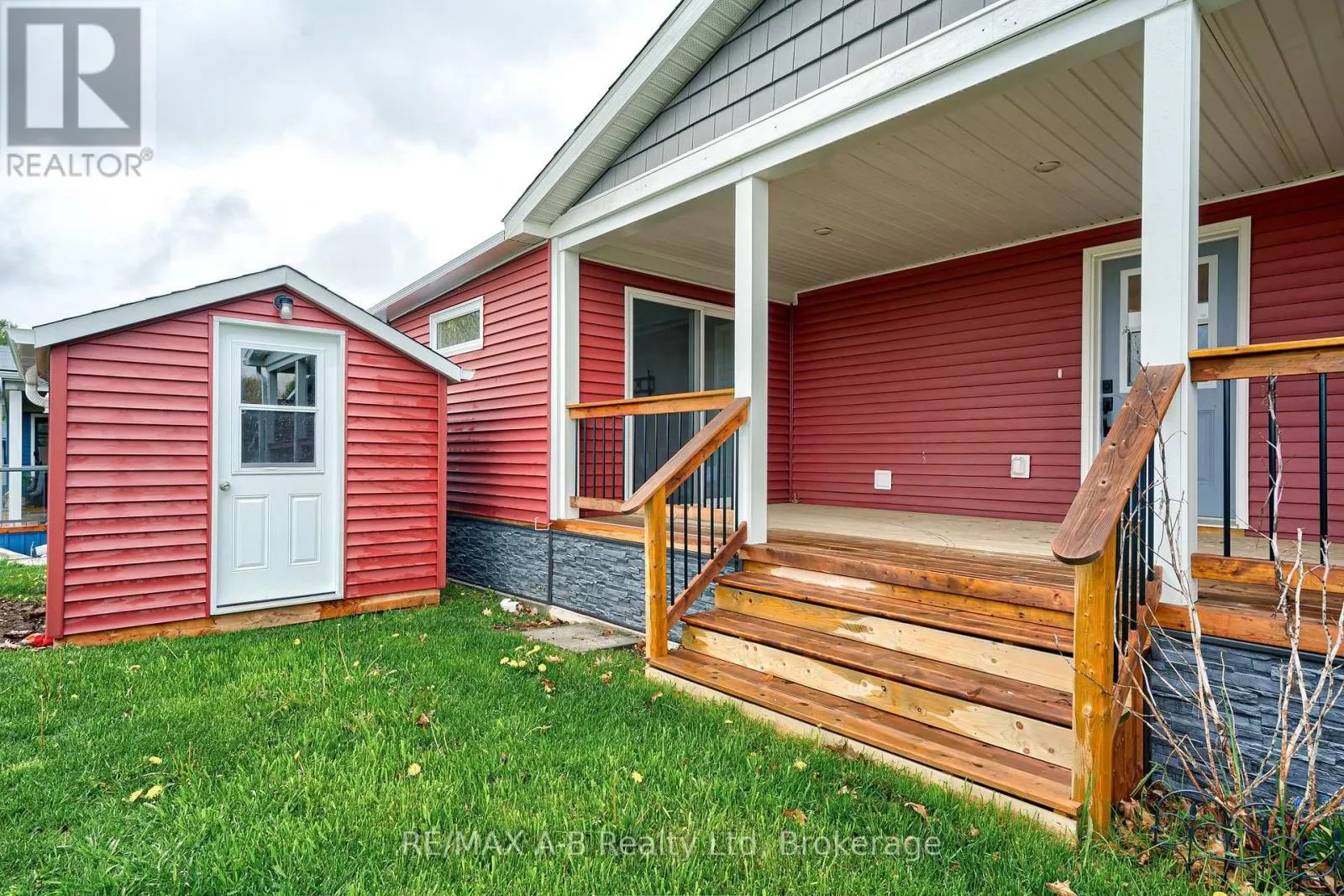 975 - 316489 31ST LINE, #975