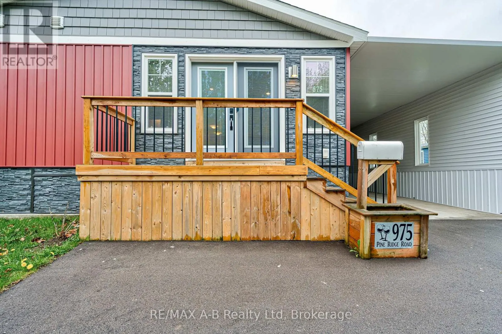 975 - 316489 31ST LINE, #975