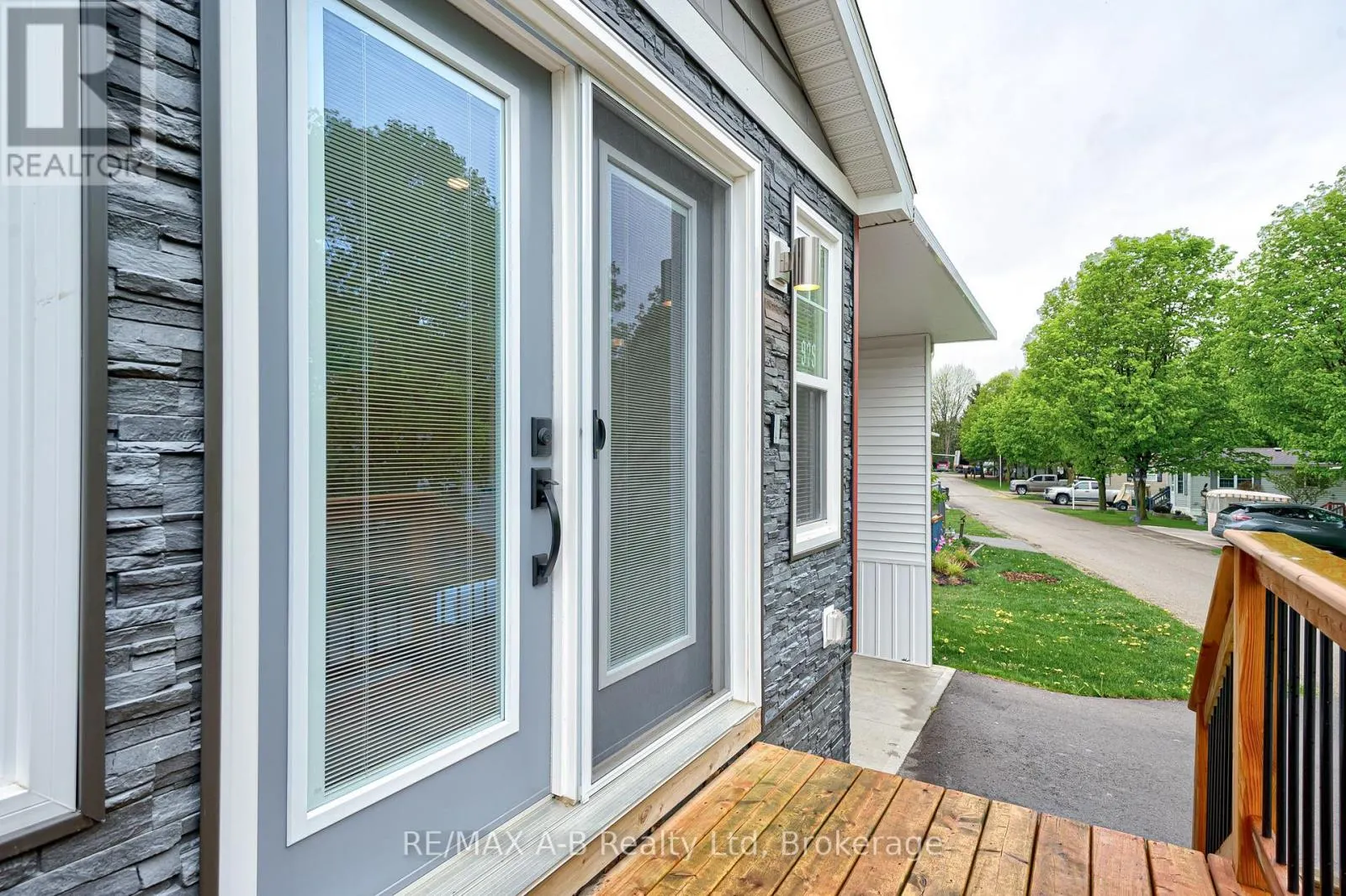 975 - 316489 31ST LINE, #975