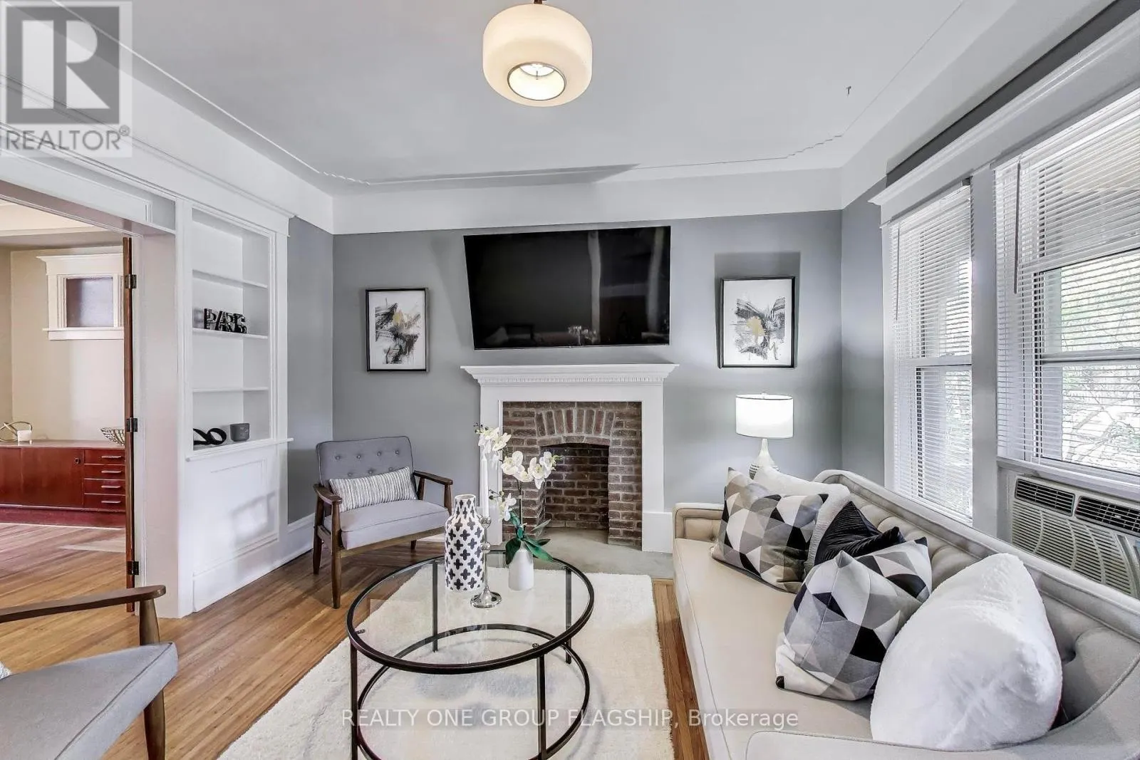 23 ROSSLYN AVENUE N