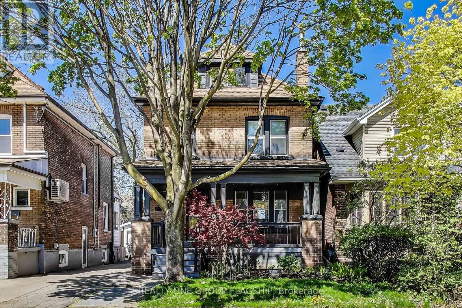 23 ROSSLYN AVENUE N