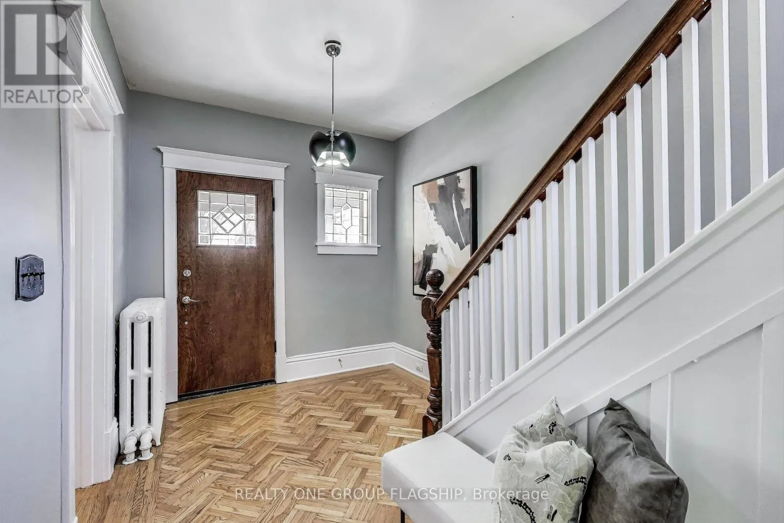 23 ROSSLYN AVENUE N