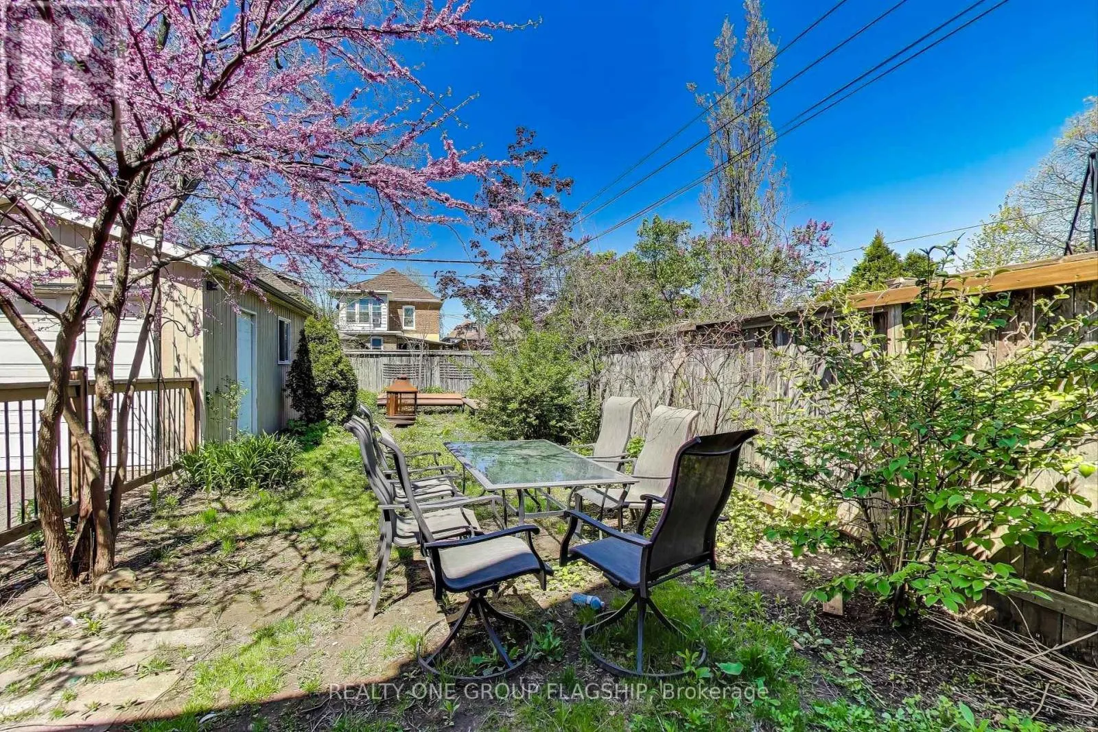 23 ROSSLYN AVENUE N