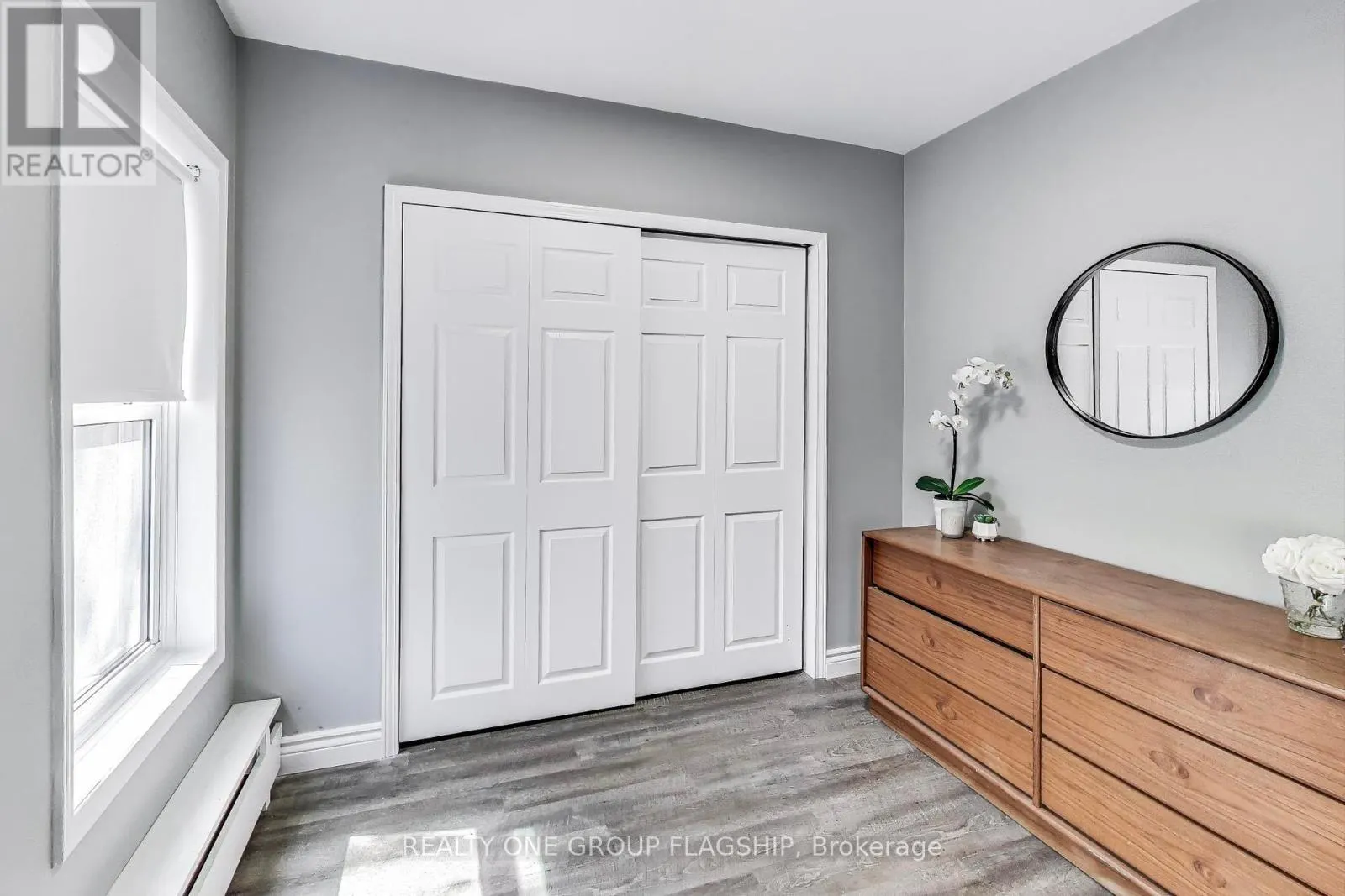 23 ROSSLYN AVENUE N