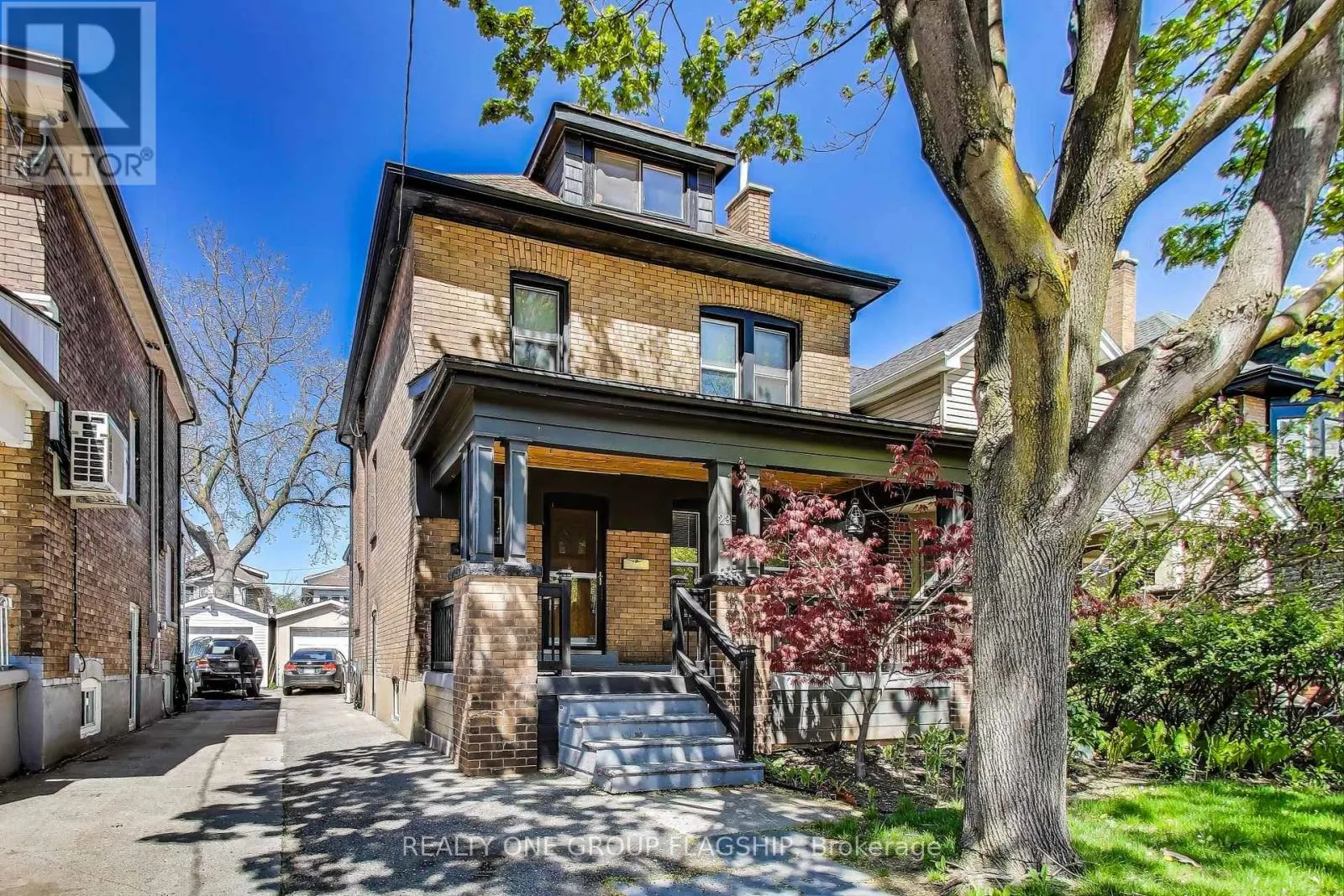 23 ROSSLYN AVENUE N