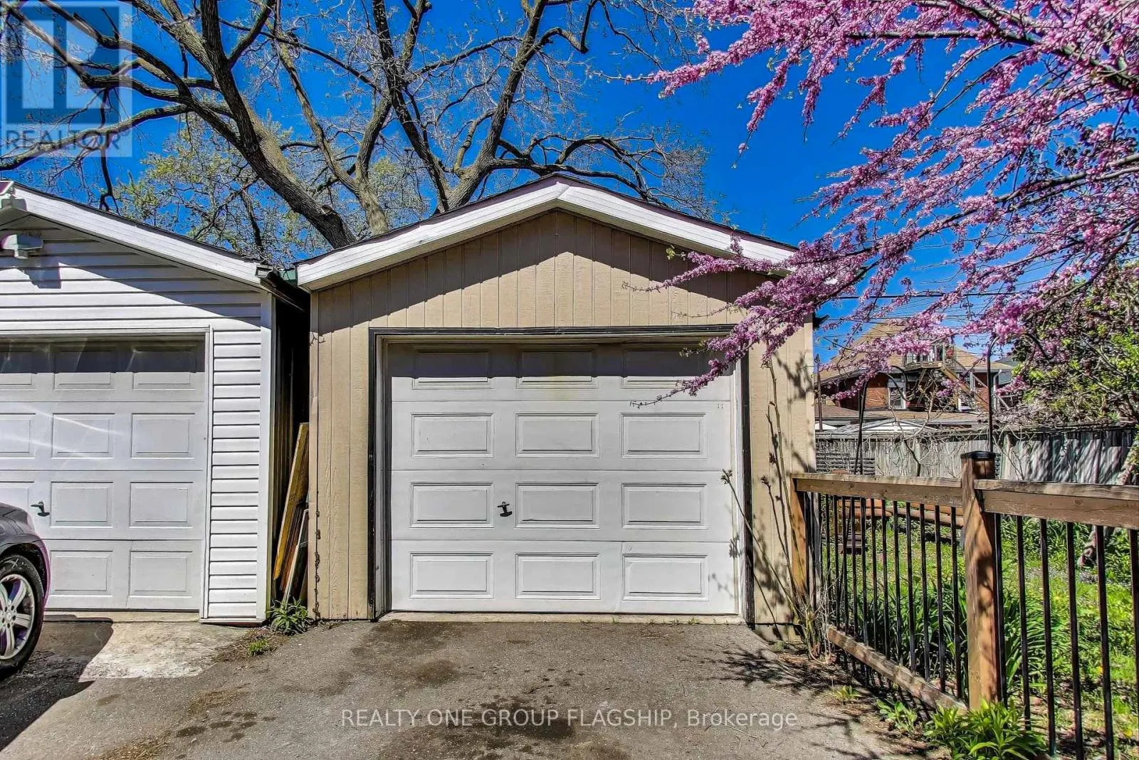 23 ROSSLYN AVENUE N