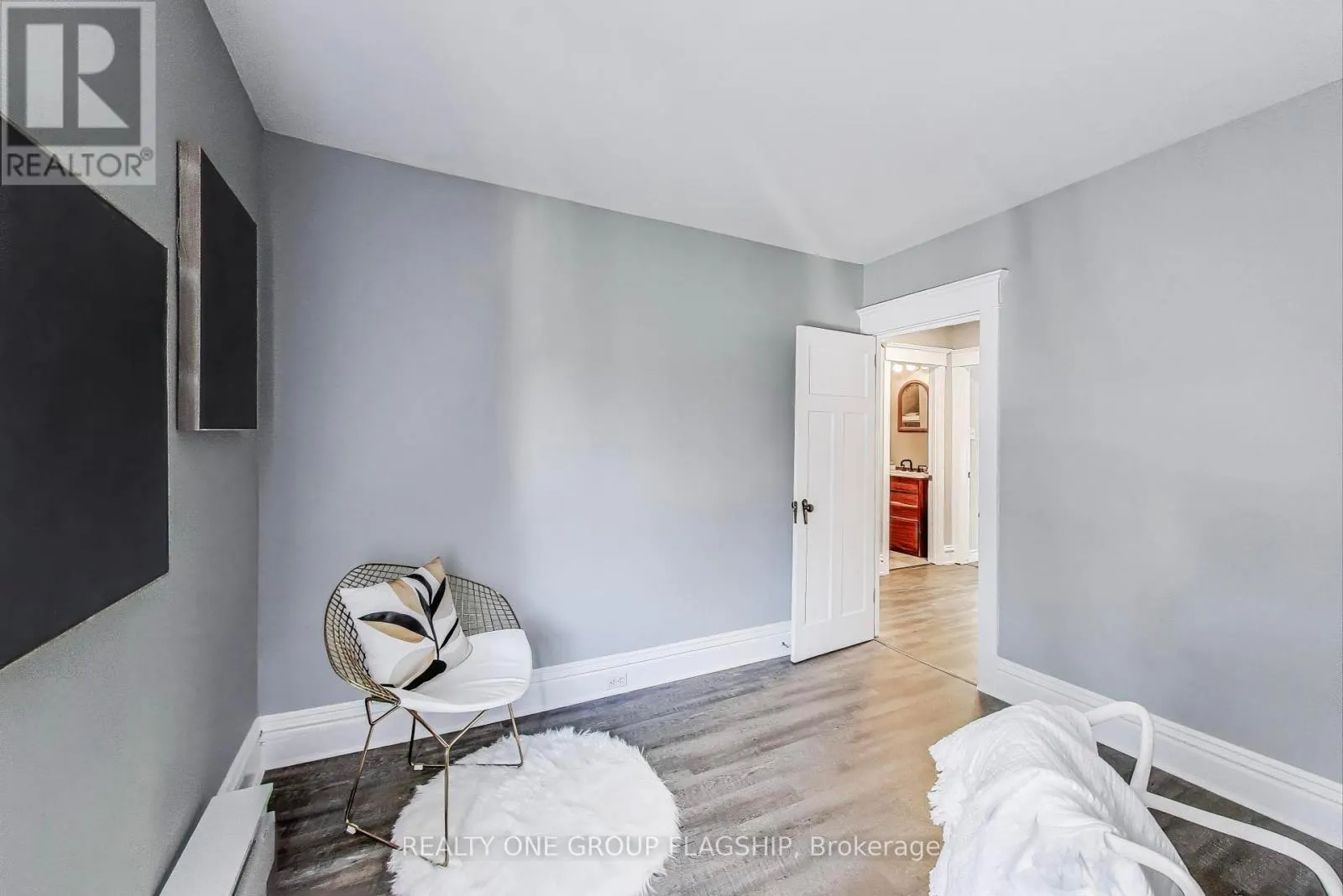 23 ROSSLYN AVENUE N