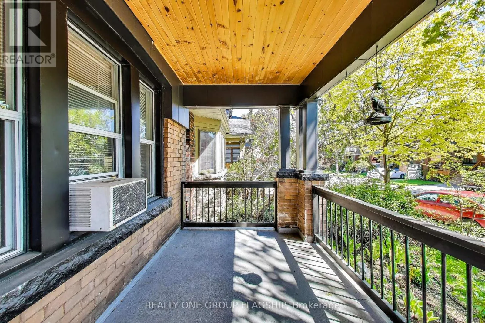 23 ROSSLYN AVENUE N