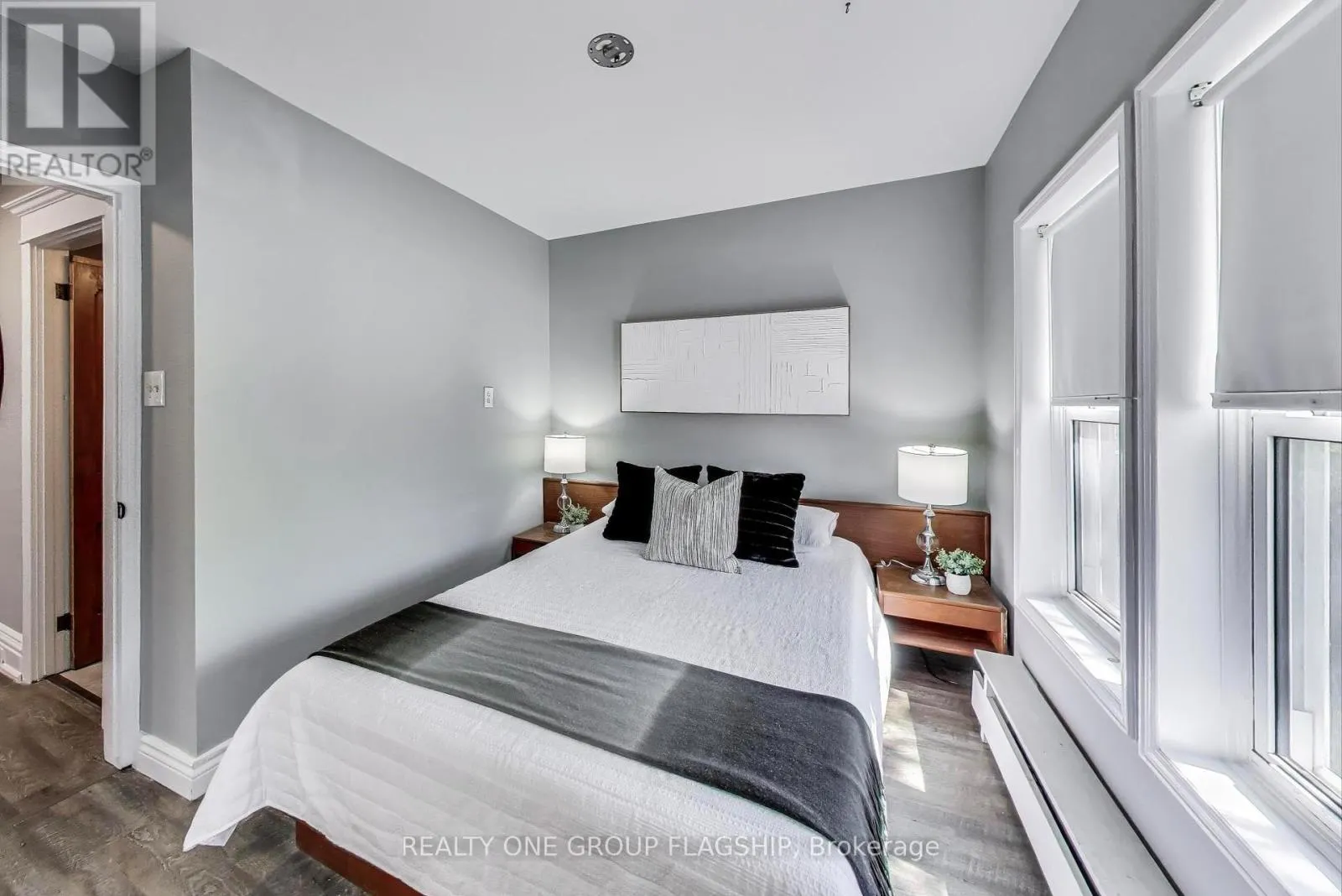 23 ROSSLYN AVENUE N