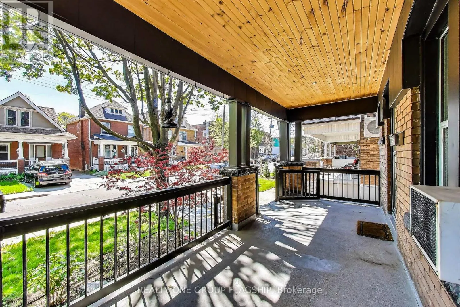 23 ROSSLYN AVENUE N