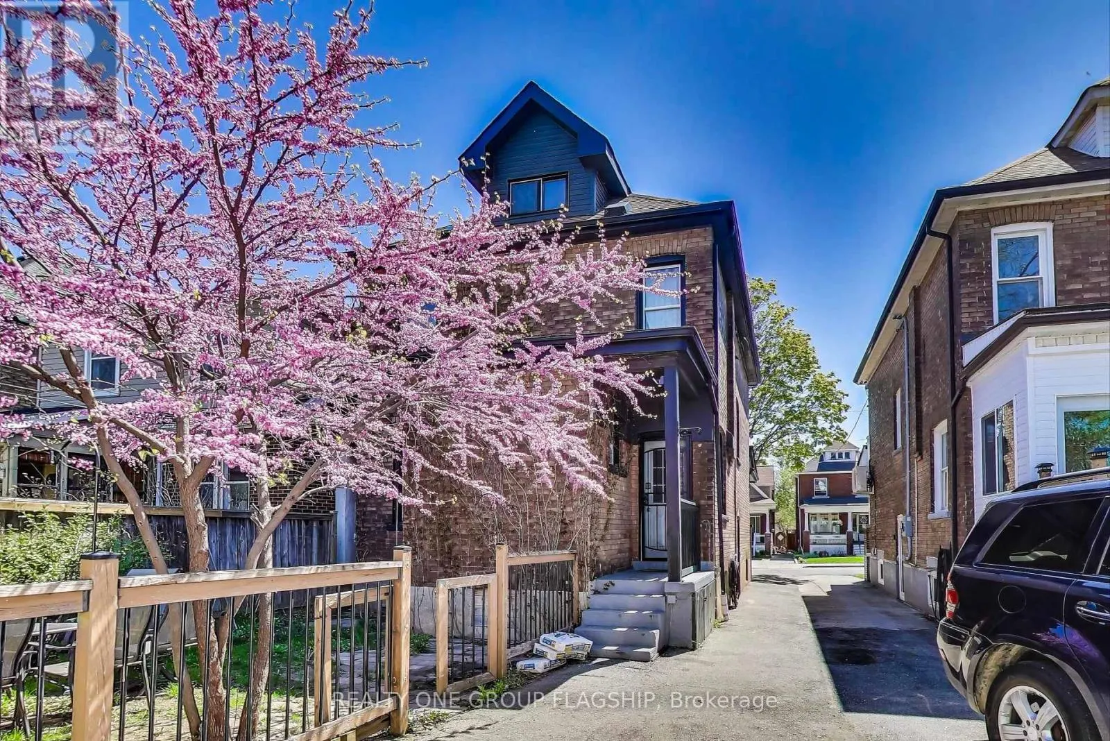 23 ROSSLYN AVENUE N