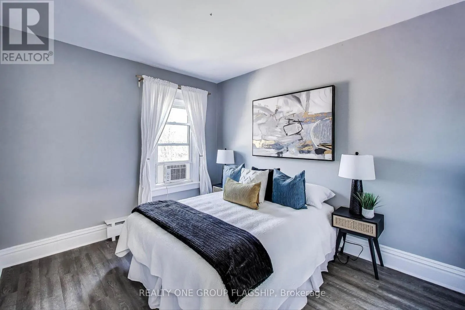 23 ROSSLYN AVENUE N