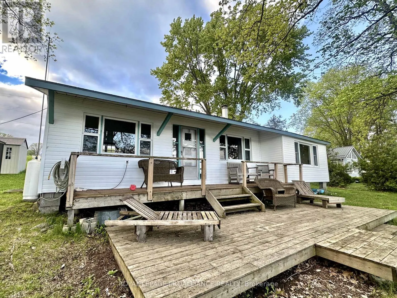 32 QUINTE VIEW ROAD