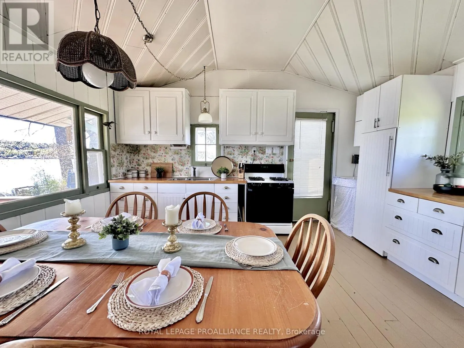 32 QUINTE VIEW ROAD