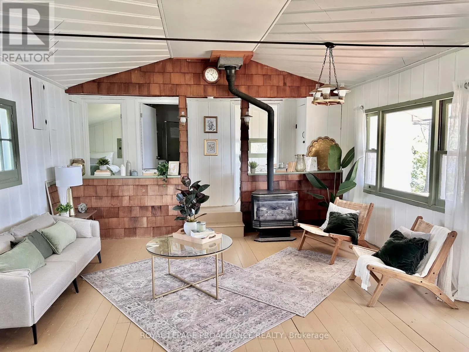 32 QUINTE VIEW ROAD