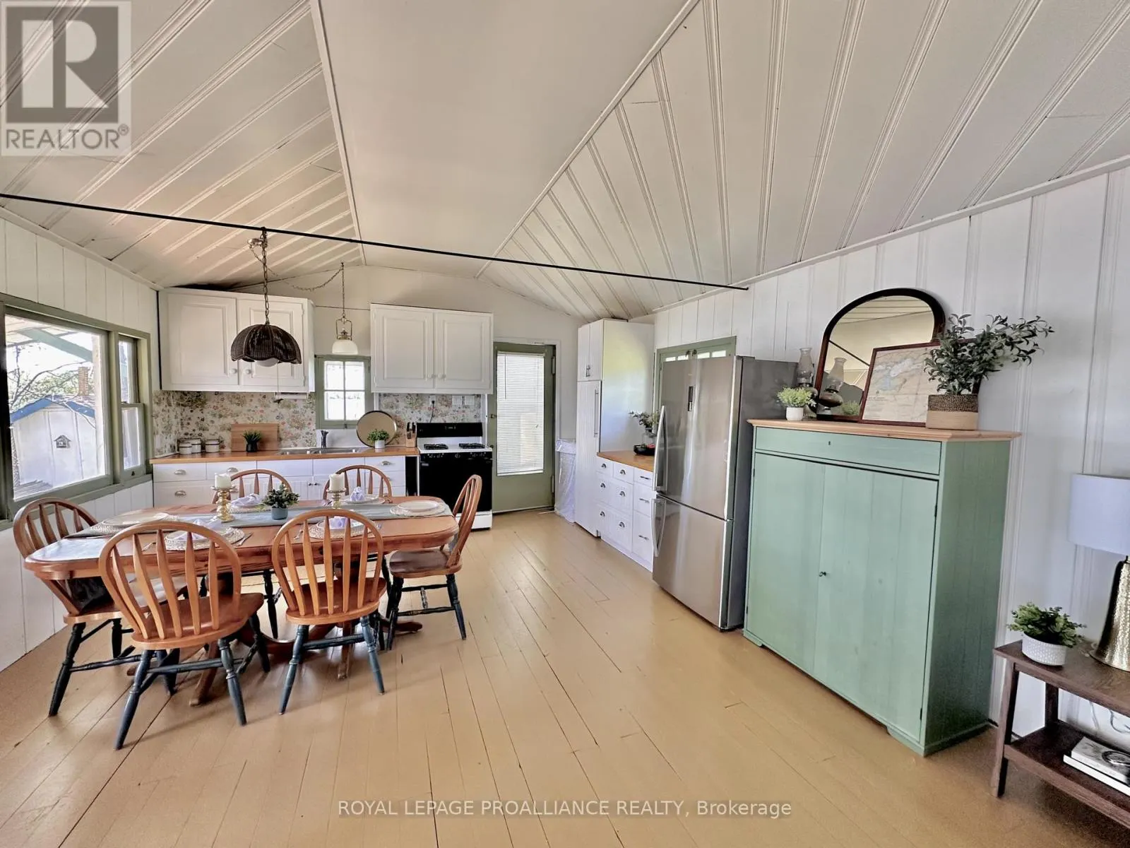 32 QUINTE VIEW ROAD