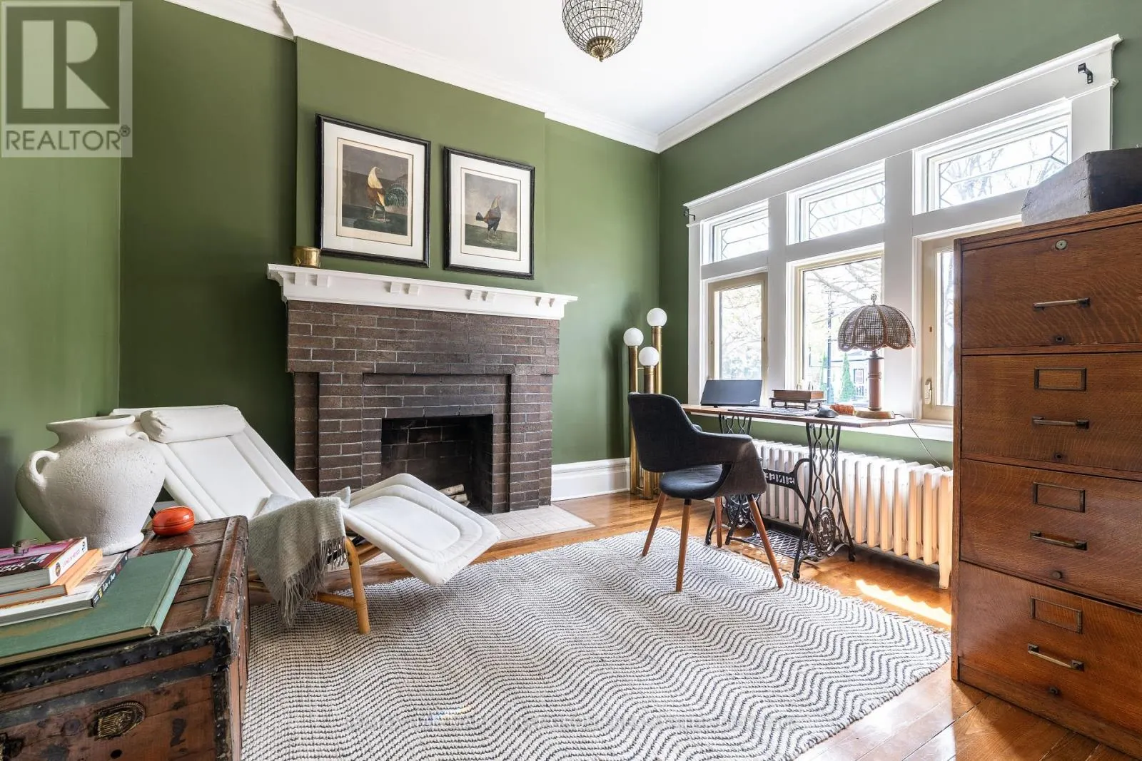 174 KING STREET W