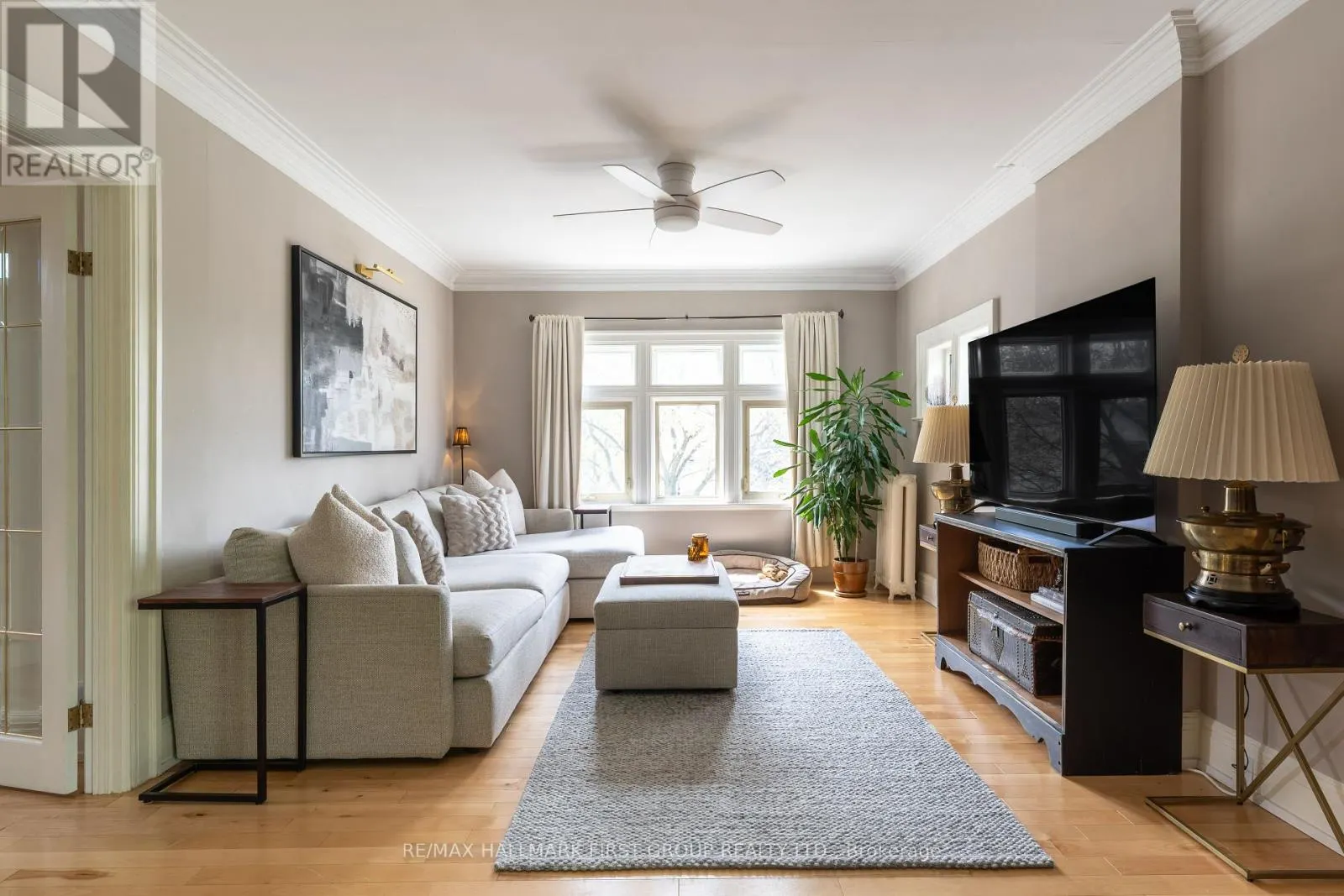 174 KING STREET W