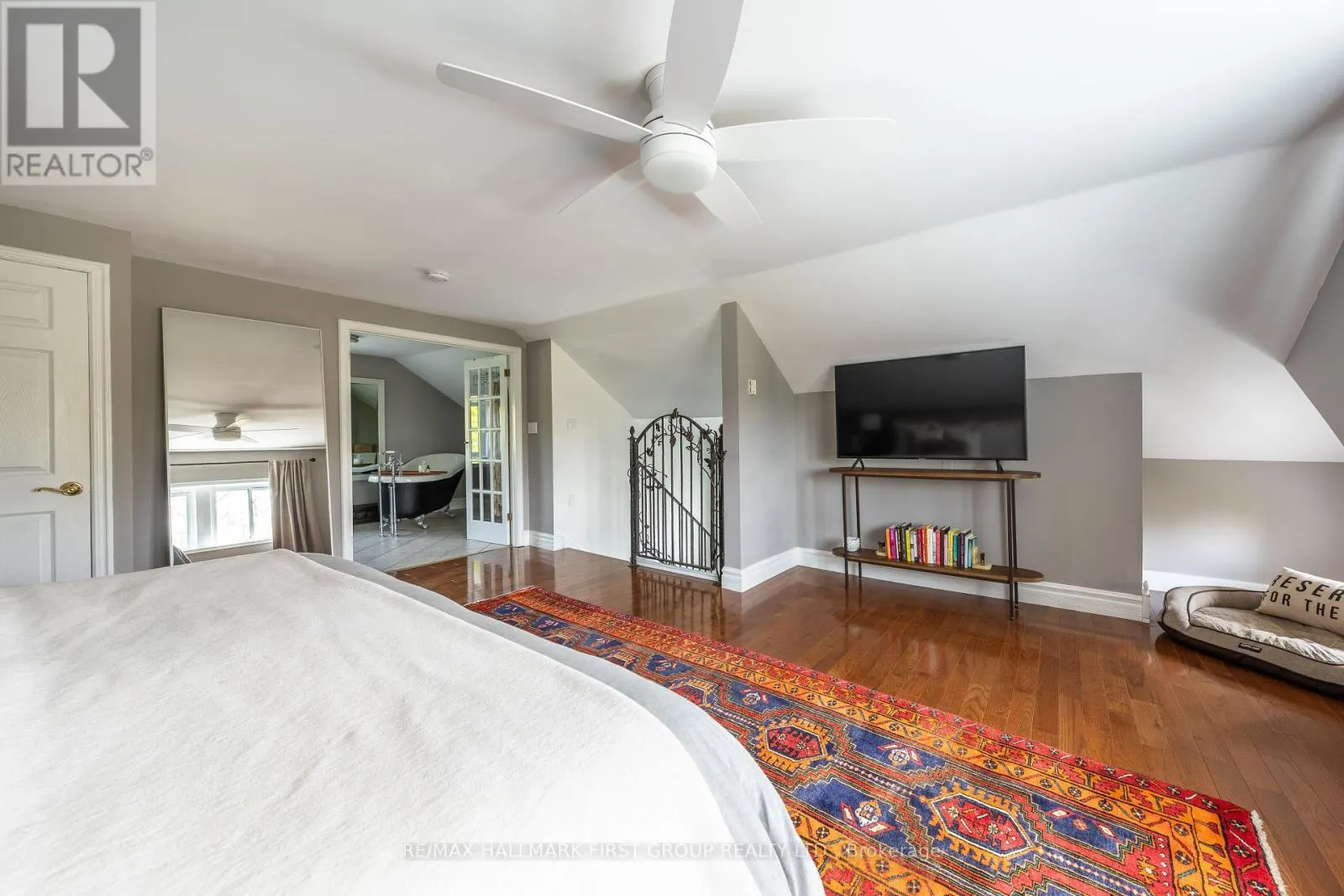 174 KING STREET W