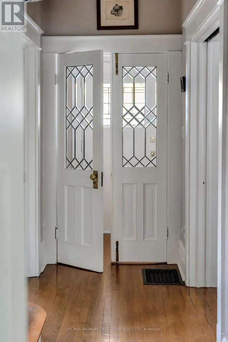 174 KING STREET W