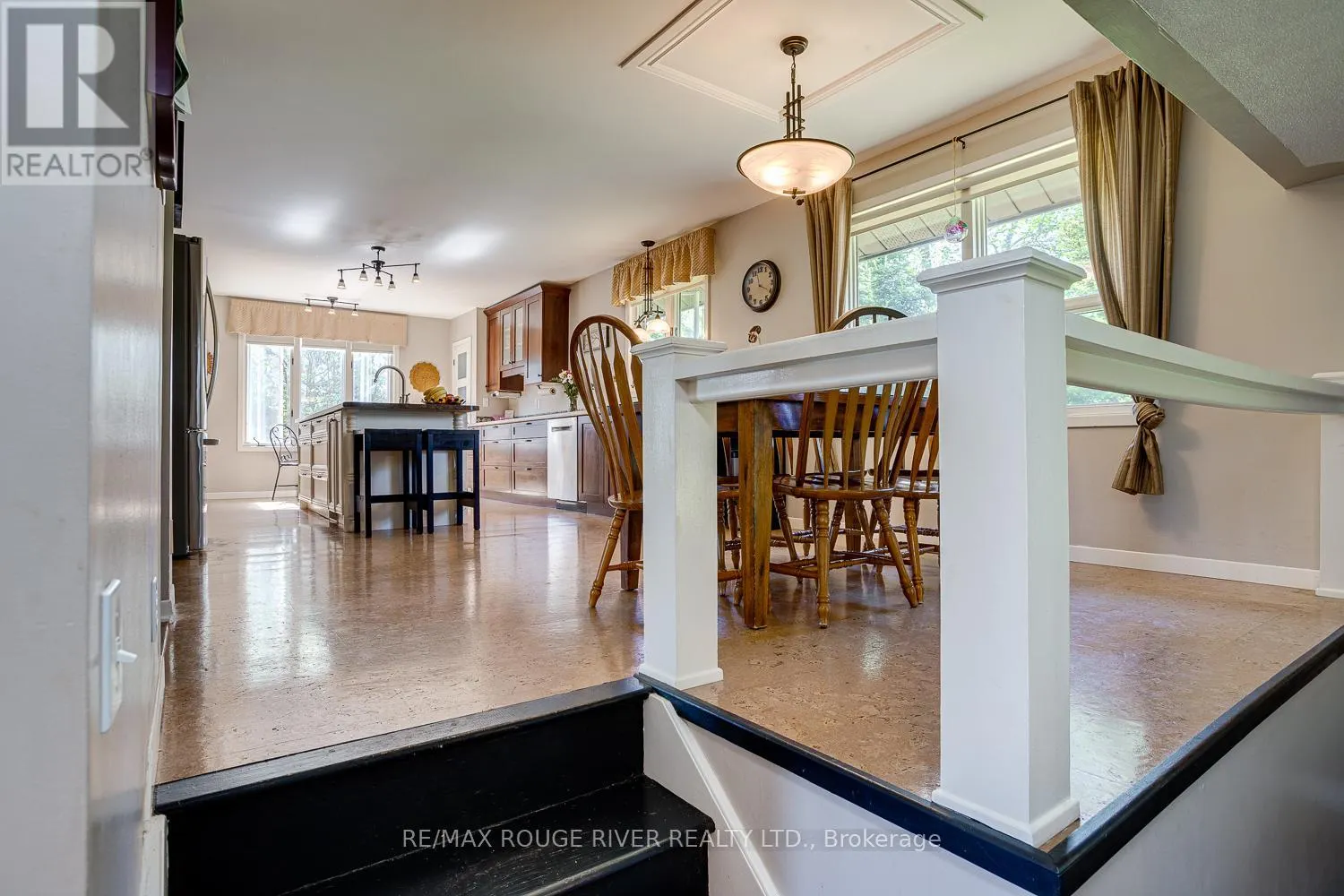 10 LAKEVIEW HEIGHTS
