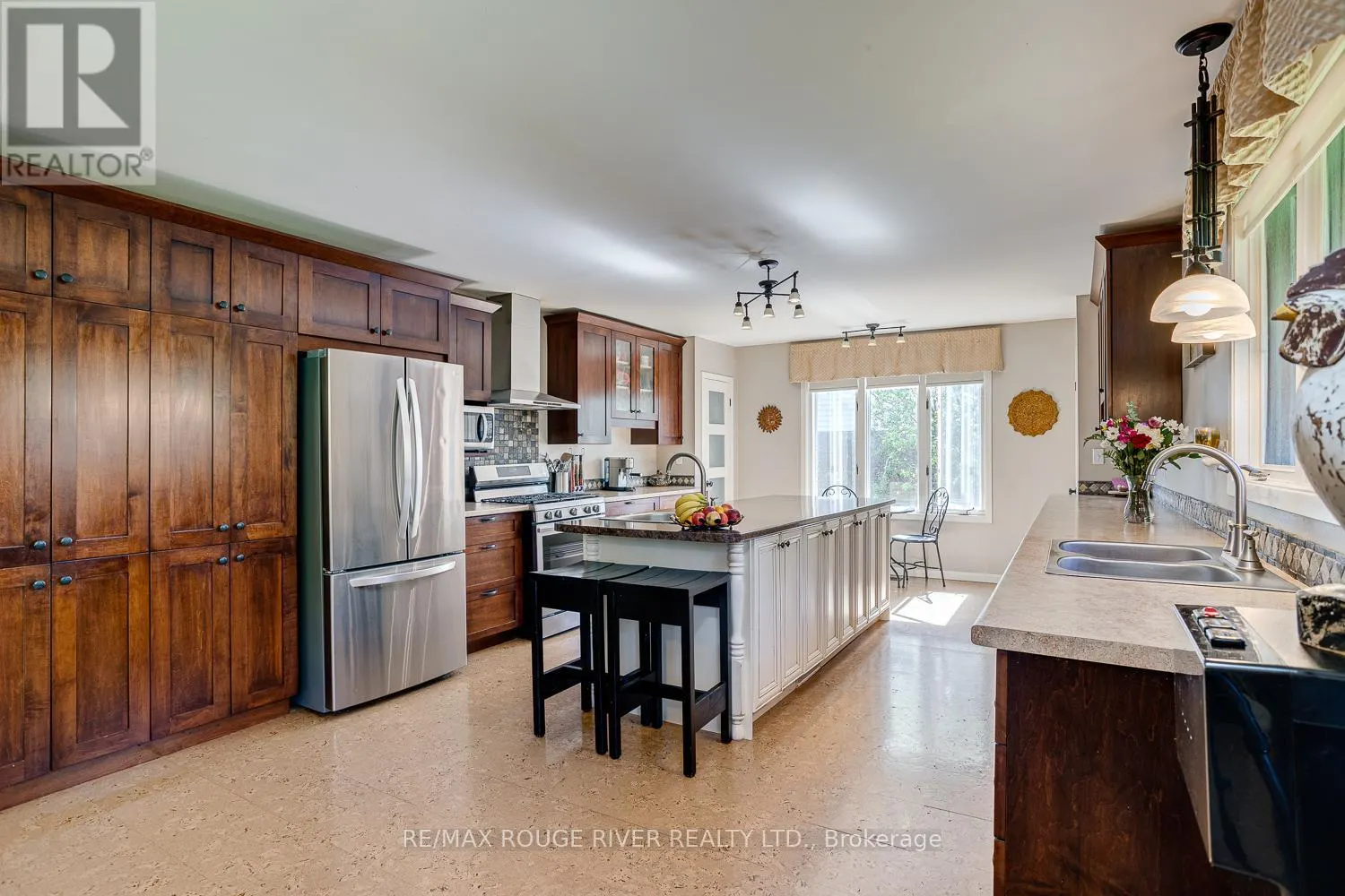 10 LAKEVIEW HEIGHTS