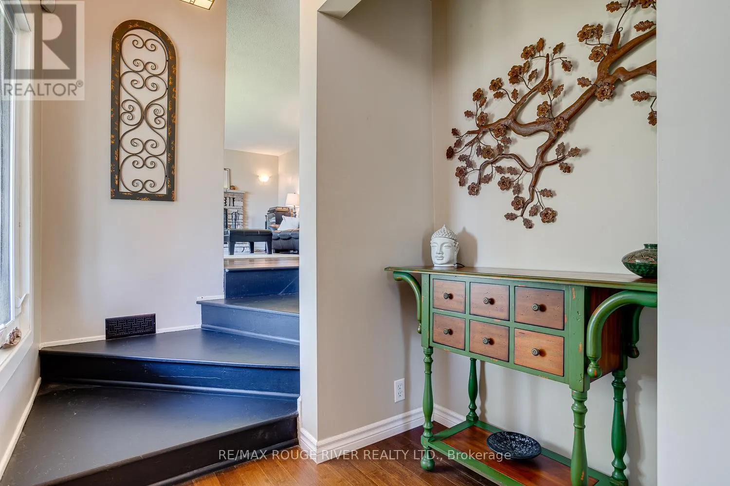 10 LAKEVIEW HEIGHTS