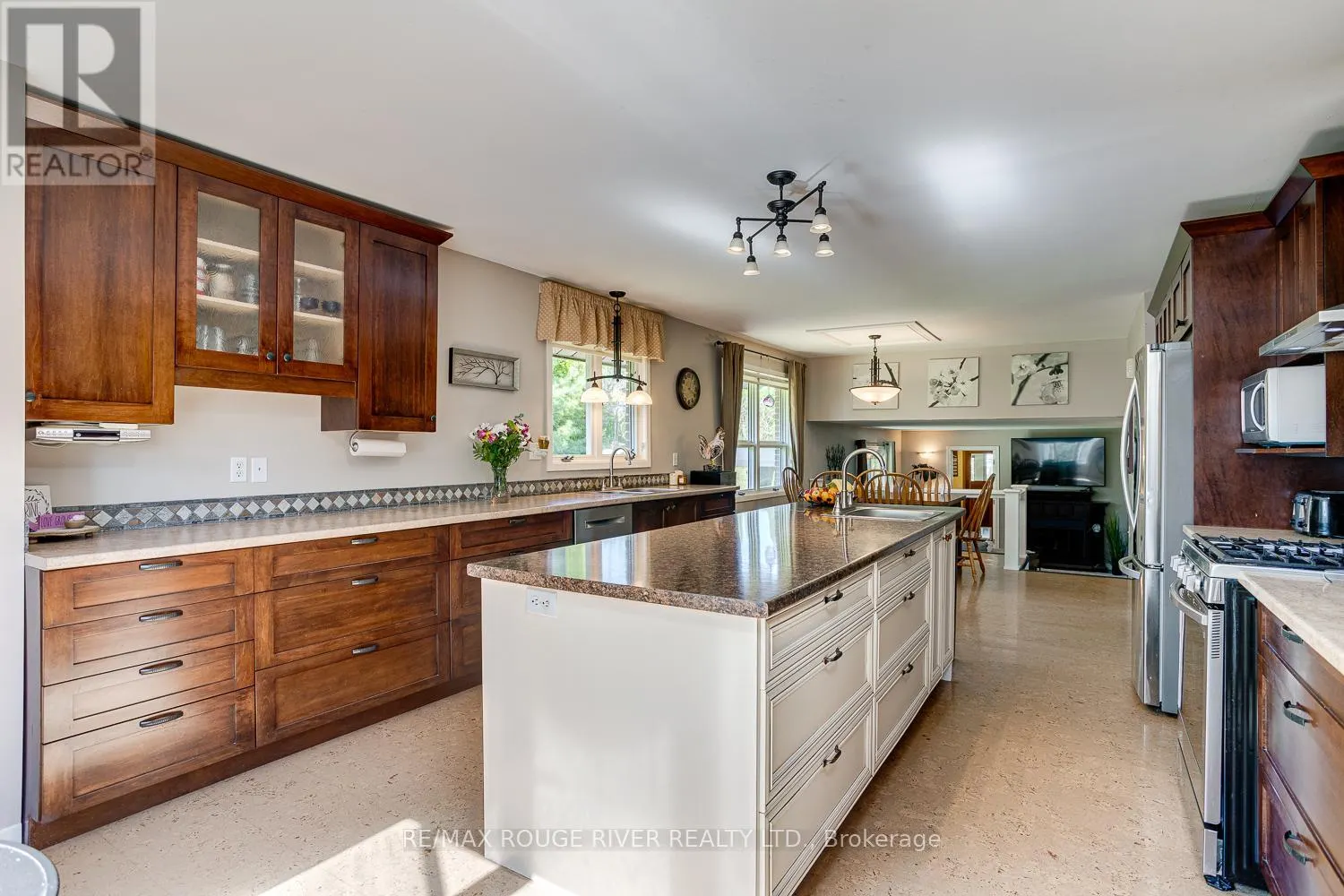 10 LAKEVIEW HEIGHTS