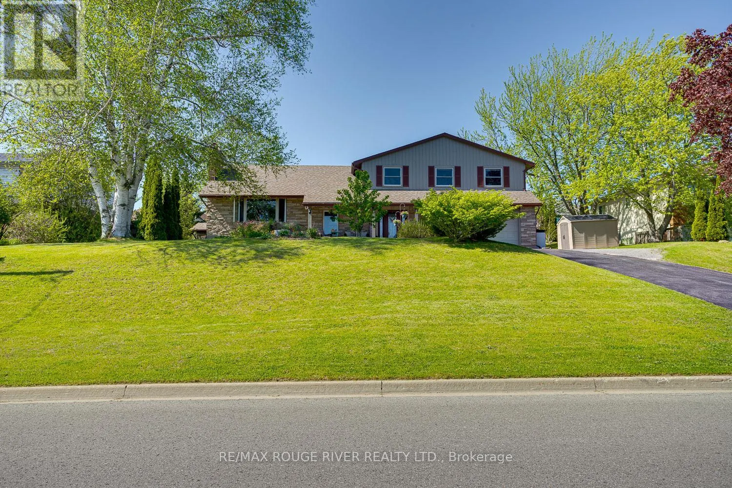 10 LAKEVIEW HEIGHTS