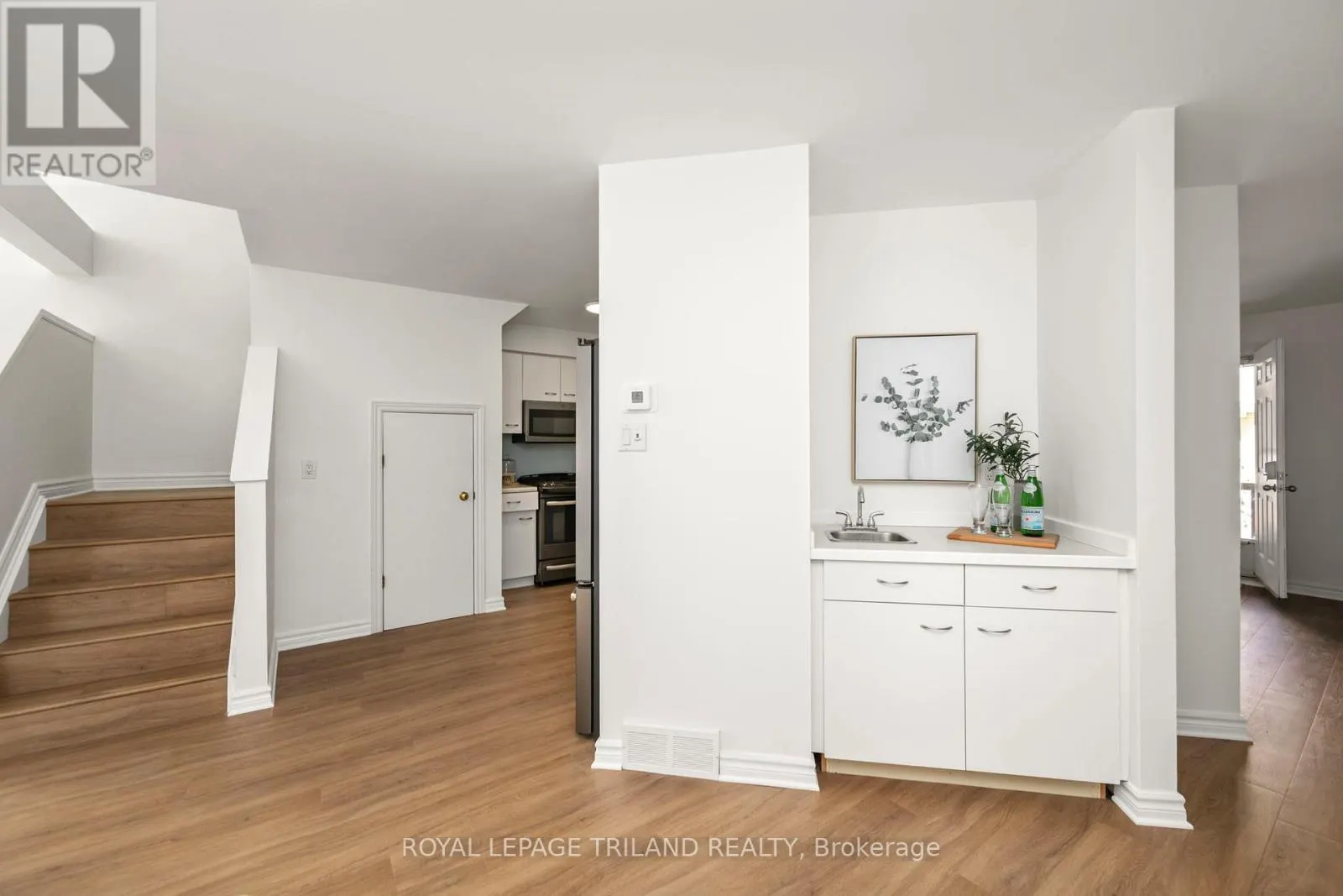 3 - 374 EDITH CAVELL BOULEVARD, #3