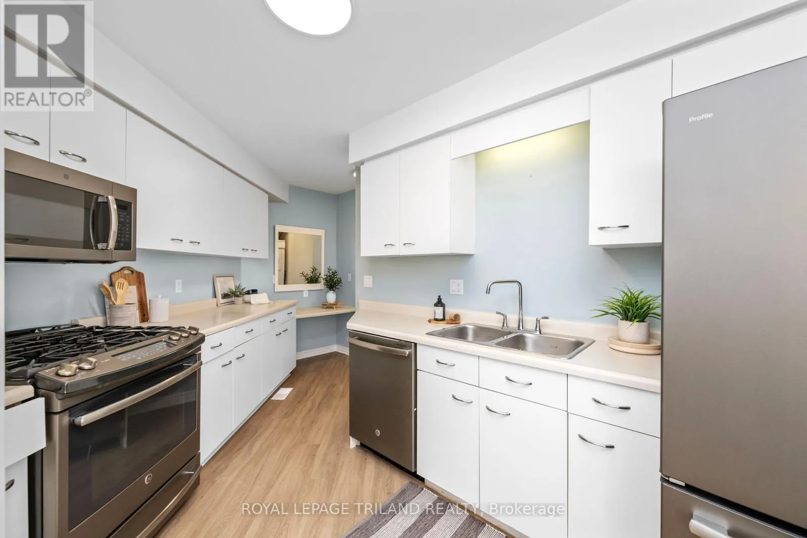 3 - 374 EDITH CAVELL BOULEVARD, #3