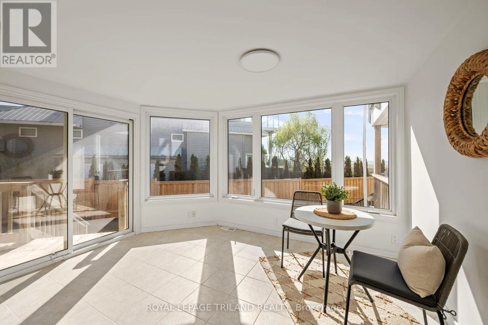 3 - 374 EDITH CAVELL BOULEVARD, #3