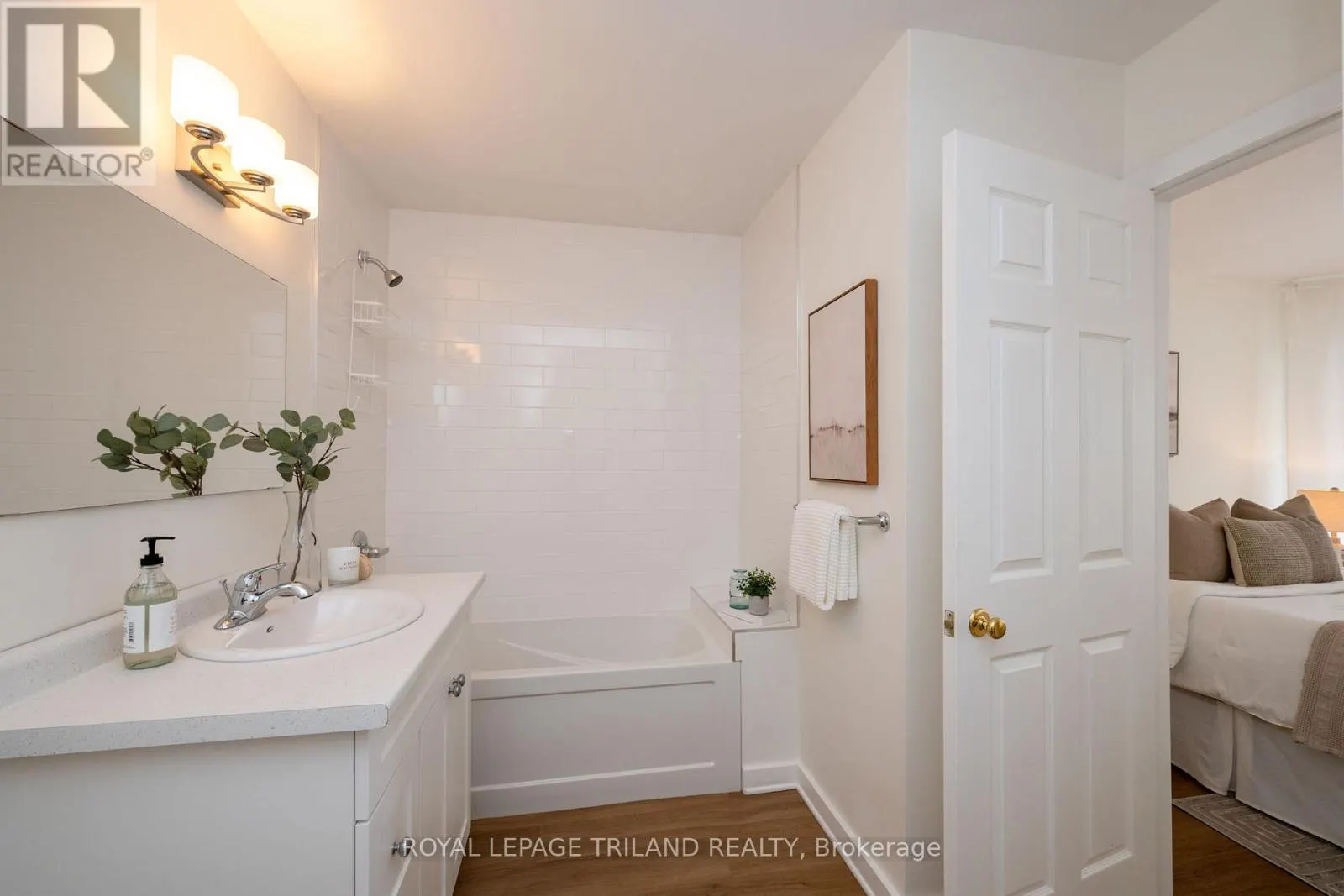 3 - 374 EDITH CAVELL BOULEVARD, #3