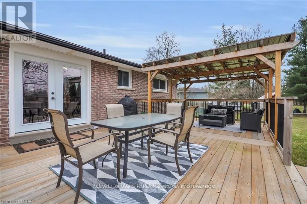 104 SIMCOE CRESCENT